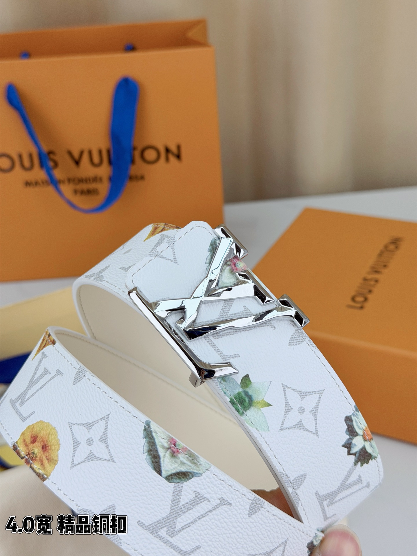 4.0宽 LV Initiales Monogram Flower 双面腰带以 Monogram 印花和