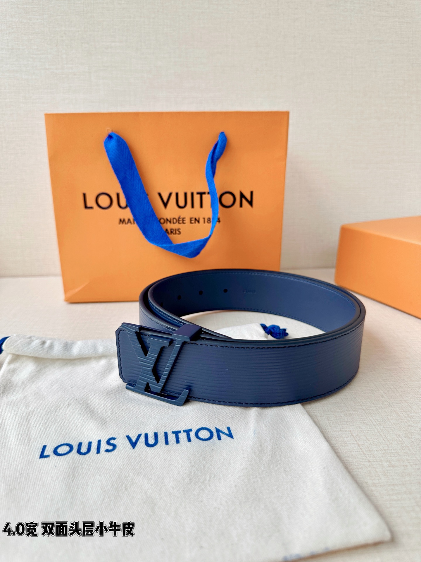 L0UIS VUITT0N （LV）男士专柜品质水波纹腰帶 寬度40毫米  配置精钢字母搭扣  扣头可随
