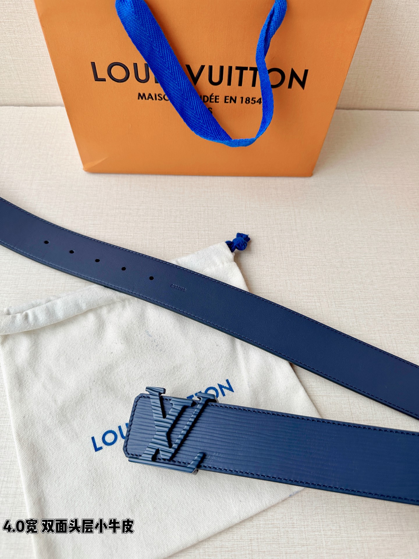 L0UIS VUITT0N （LV）男士专柜品质水波纹腰帶 寬度40毫米  配置精钢字母搭扣  扣头可随