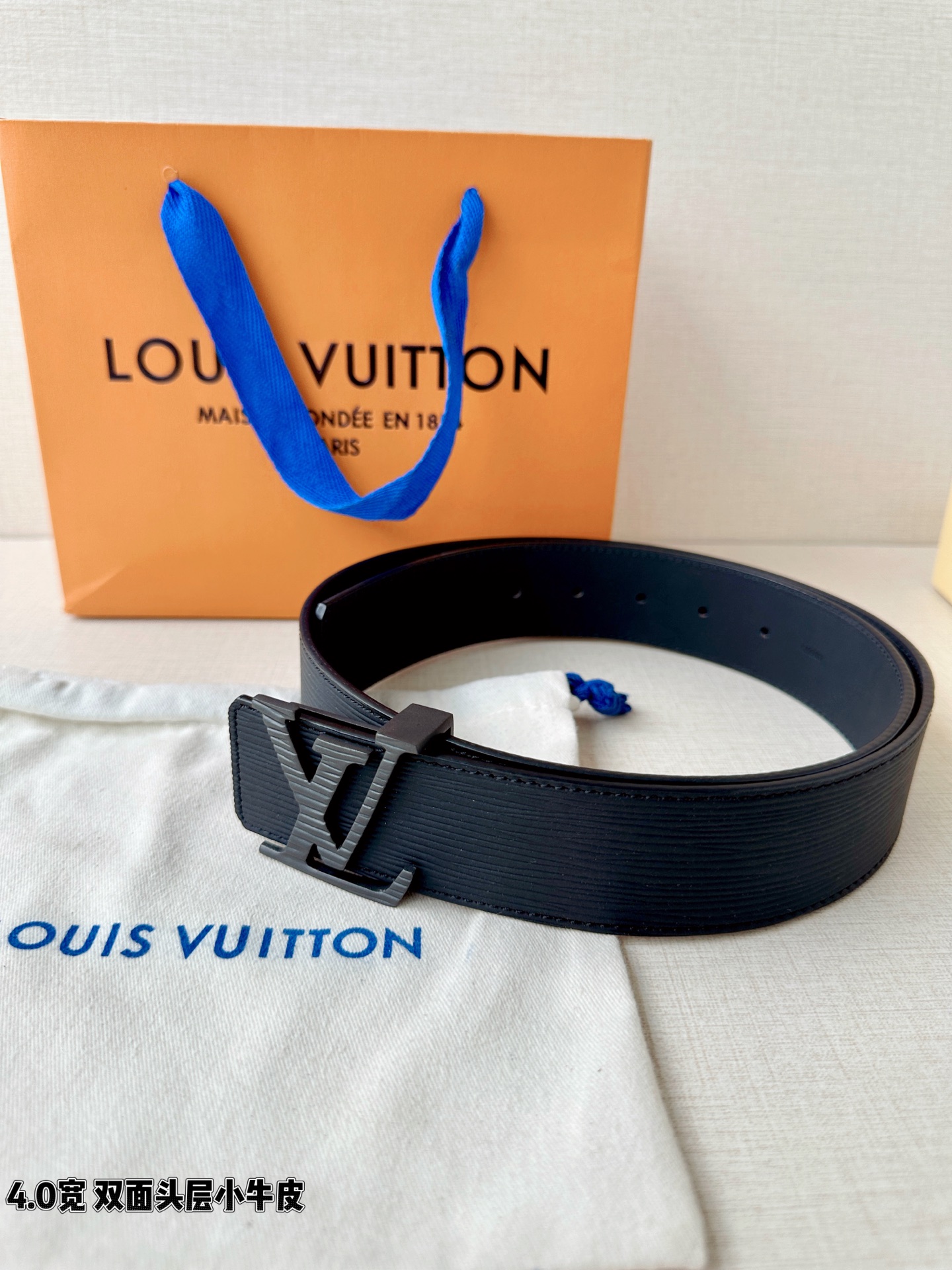 L0UIS VUITT0N （LV）男士专柜品质水波纹腰帶 寬度40毫米  配置精钢字母搭扣  扣头可随