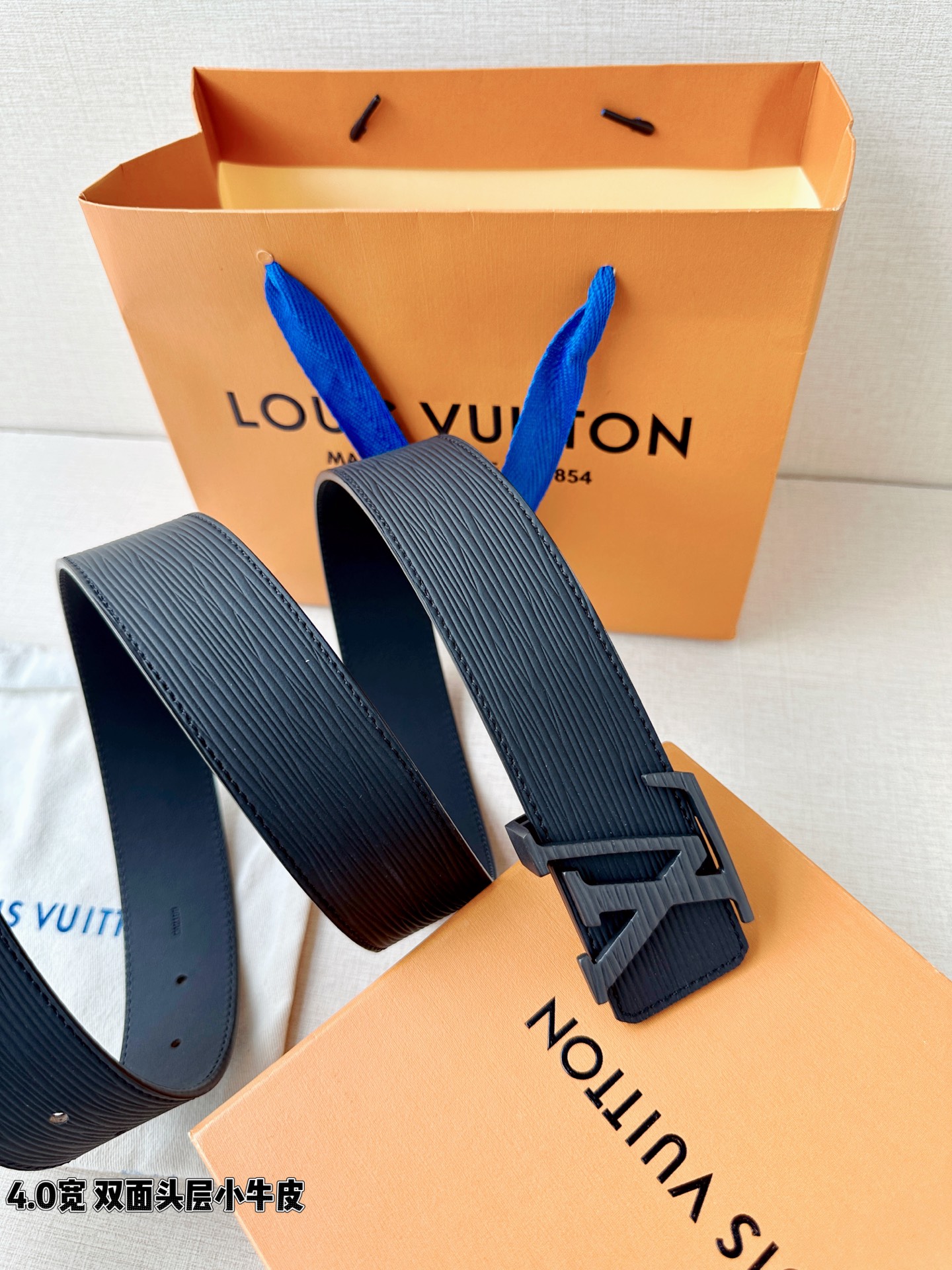 L0UIS VUITT0N （LV）男士专柜品质水波纹腰帶 寬度40毫米  配置精钢字母搭扣  扣头可随
