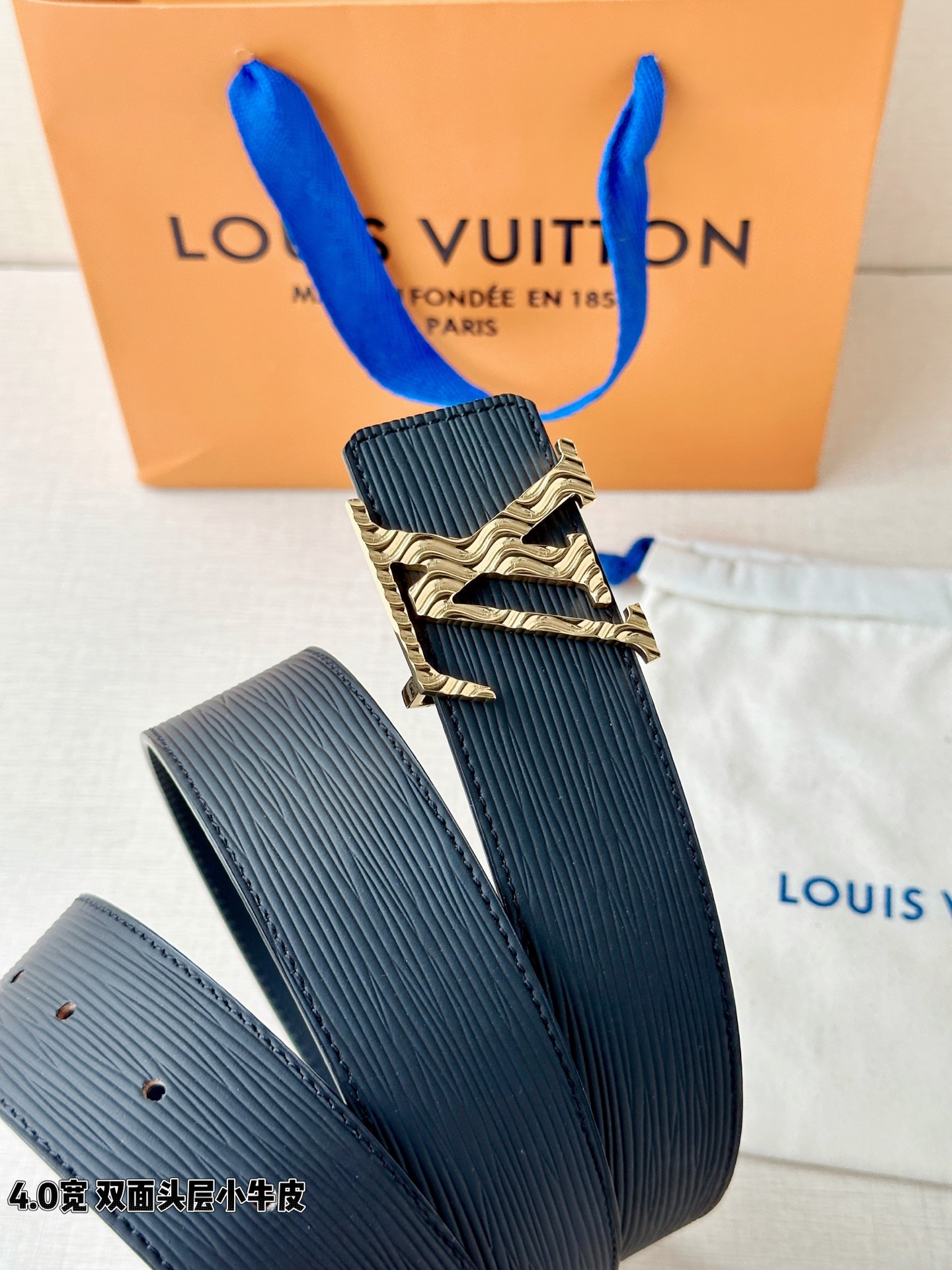 L0UIS VUITT0N （LV）男士专柜品质水波纹腰帶 寬度40毫米  配置精钢字母搭扣  扣头可随