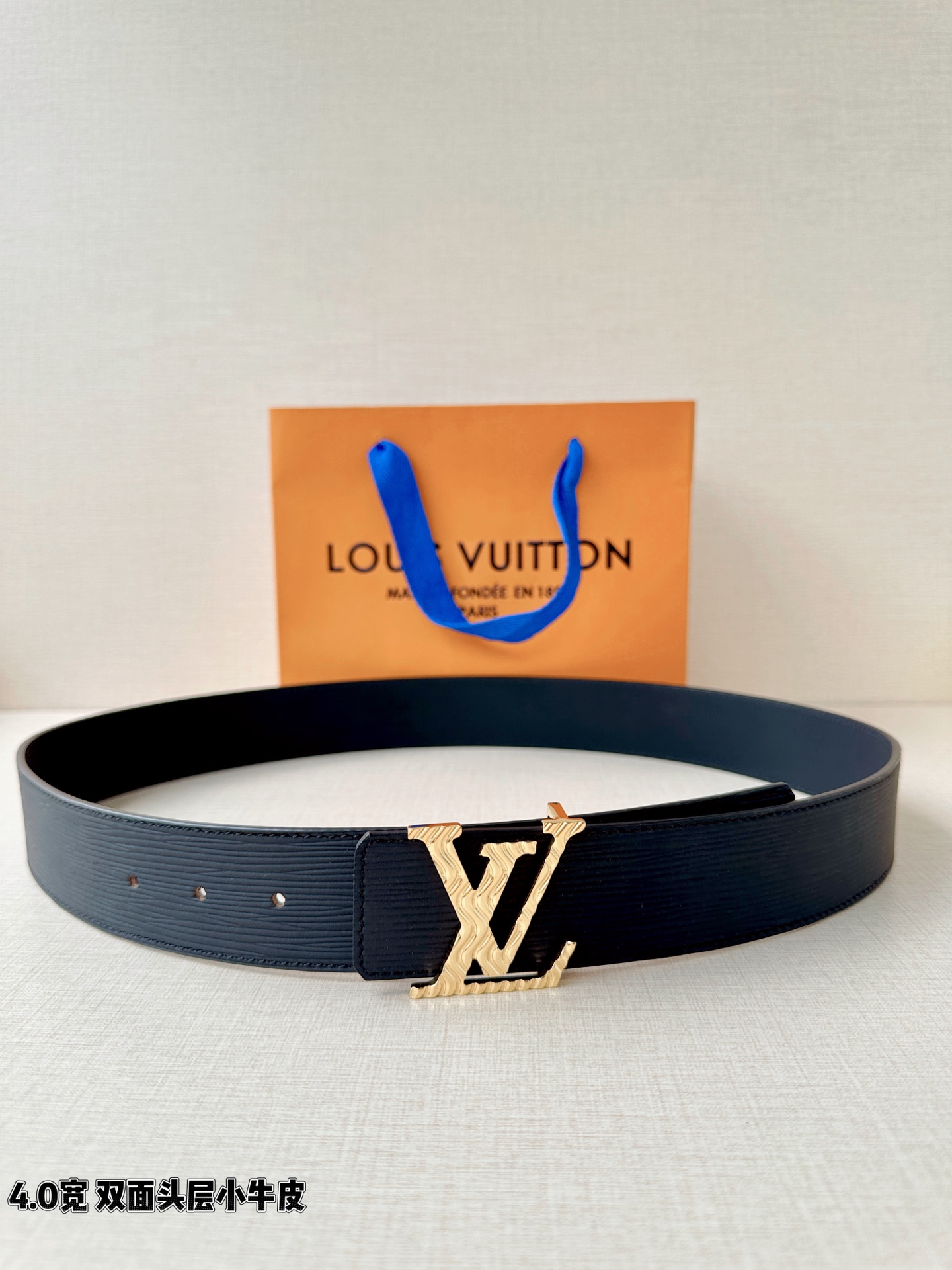 L0UIS VUITT0N （LV）男士专柜品质水波纹腰帶 寬度40毫米  配置精钢字母搭扣  扣头可随