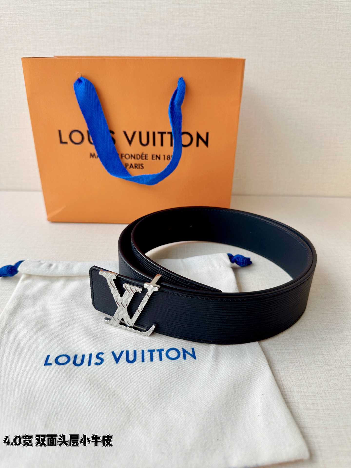 L0UIS VUITT0N （LV）男士专柜品质水波纹腰帶 寬度40毫米  配置精钢字母搭扣  扣头可随