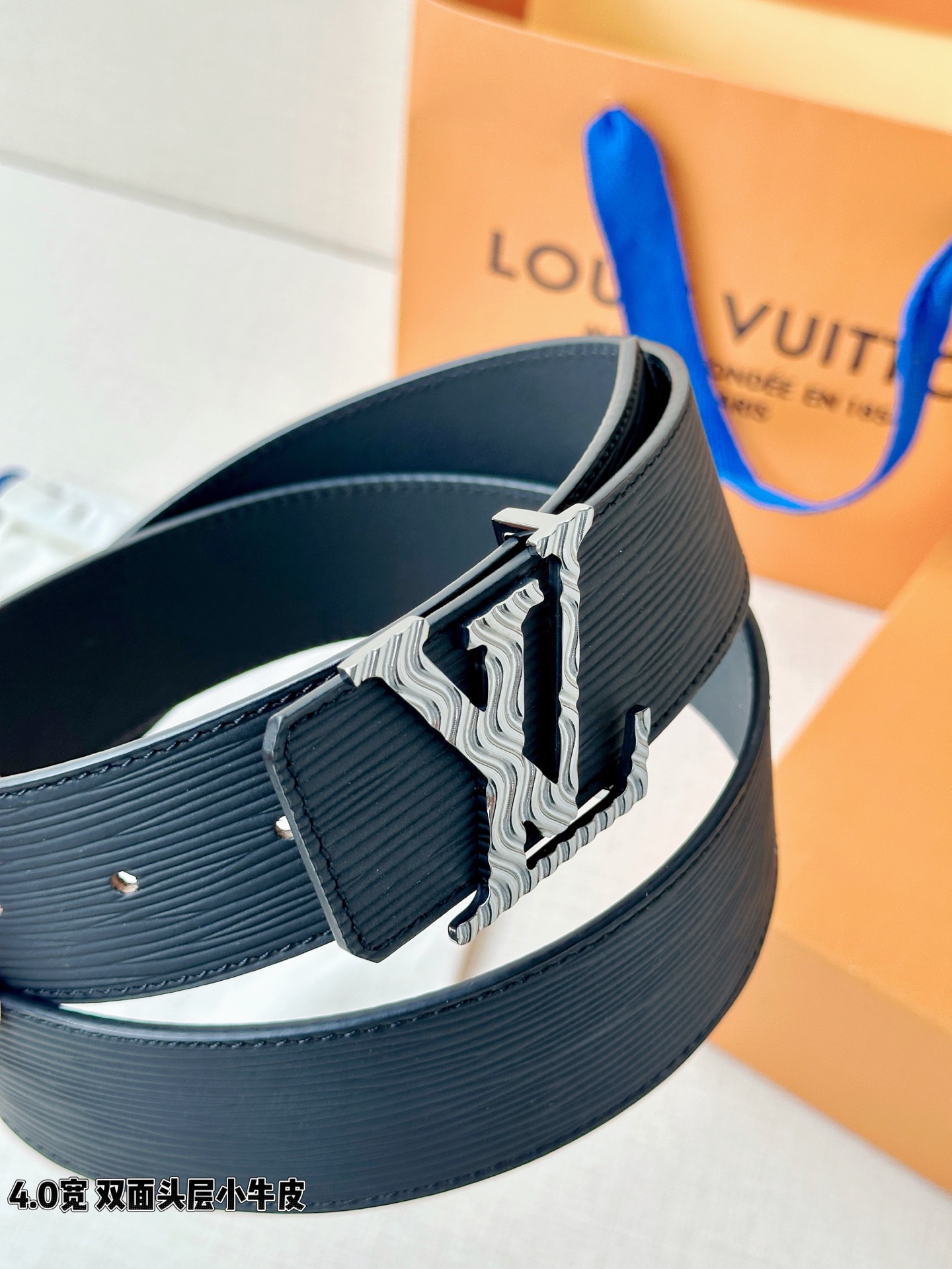 L0UIS VUITT0N （LV）男士专柜品质水波纹腰帶 寬度40毫米  配置精钢字母搭扣  扣头可随