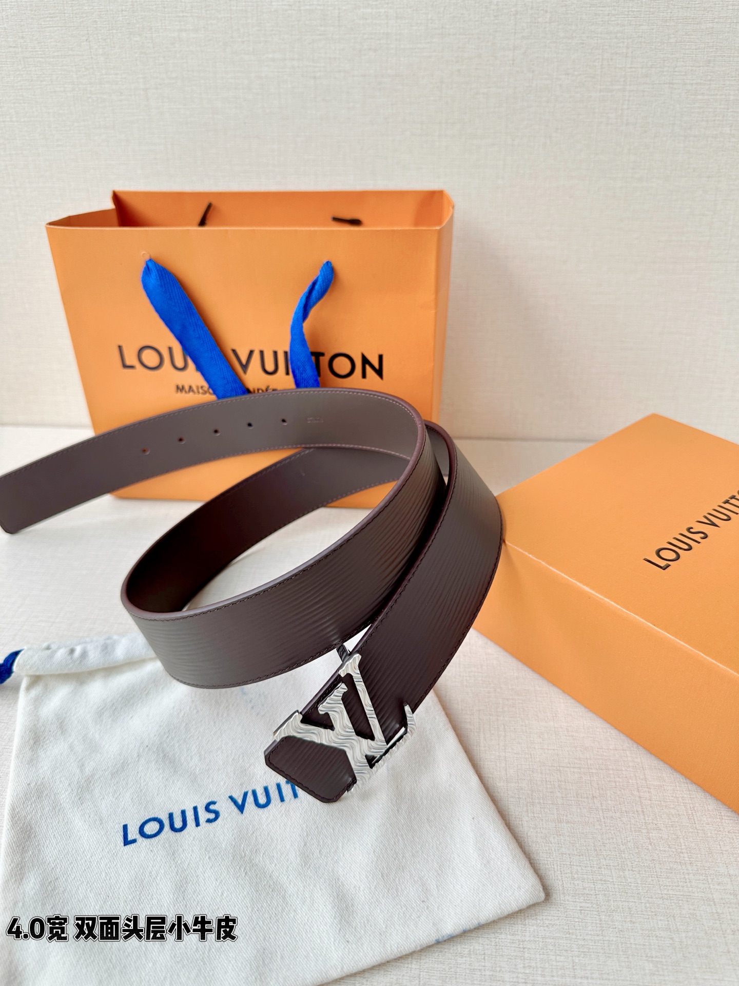 L0UIS VUITT0N （LV）男士专柜品质水波纹腰帶 寬度40毫米  配置精钢字母搭扣  扣头可随