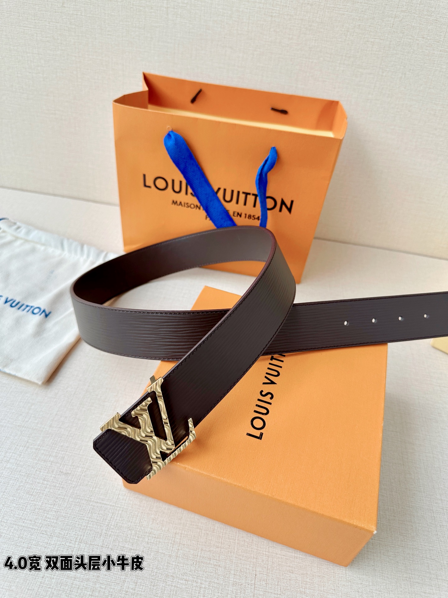 L0UIS VUITT0N （LV）男士专柜品质水波纹腰帶 寬度40毫米  配置精钢字母搭扣  扣头可随