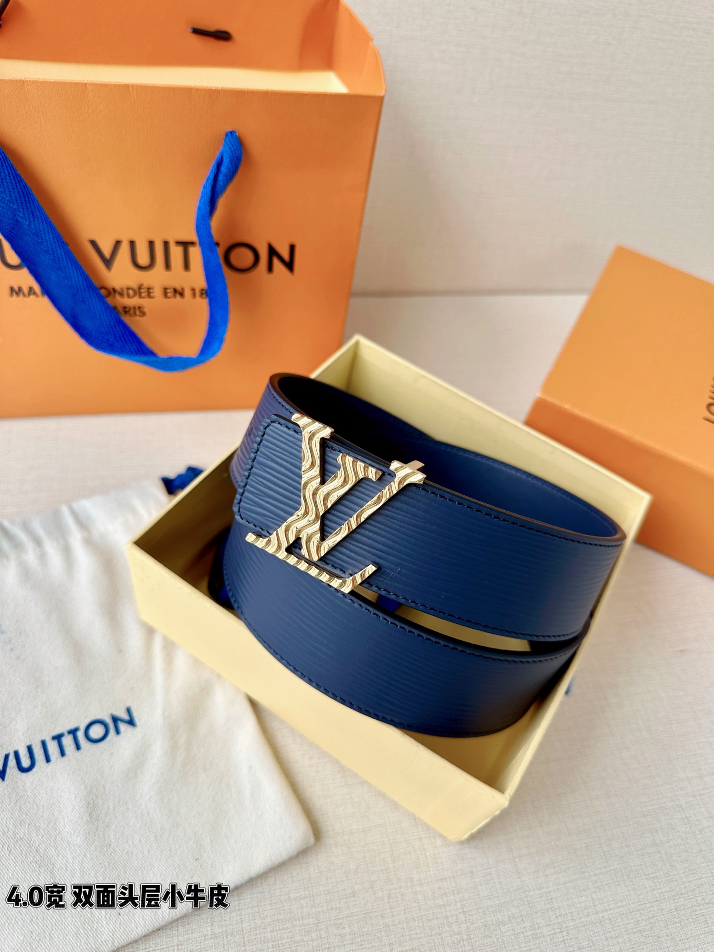 L0UIS VUITT0N （LV）男士专柜品质水波纹腰帶 寬度40毫米  配置精钢字母搭扣  扣头可随