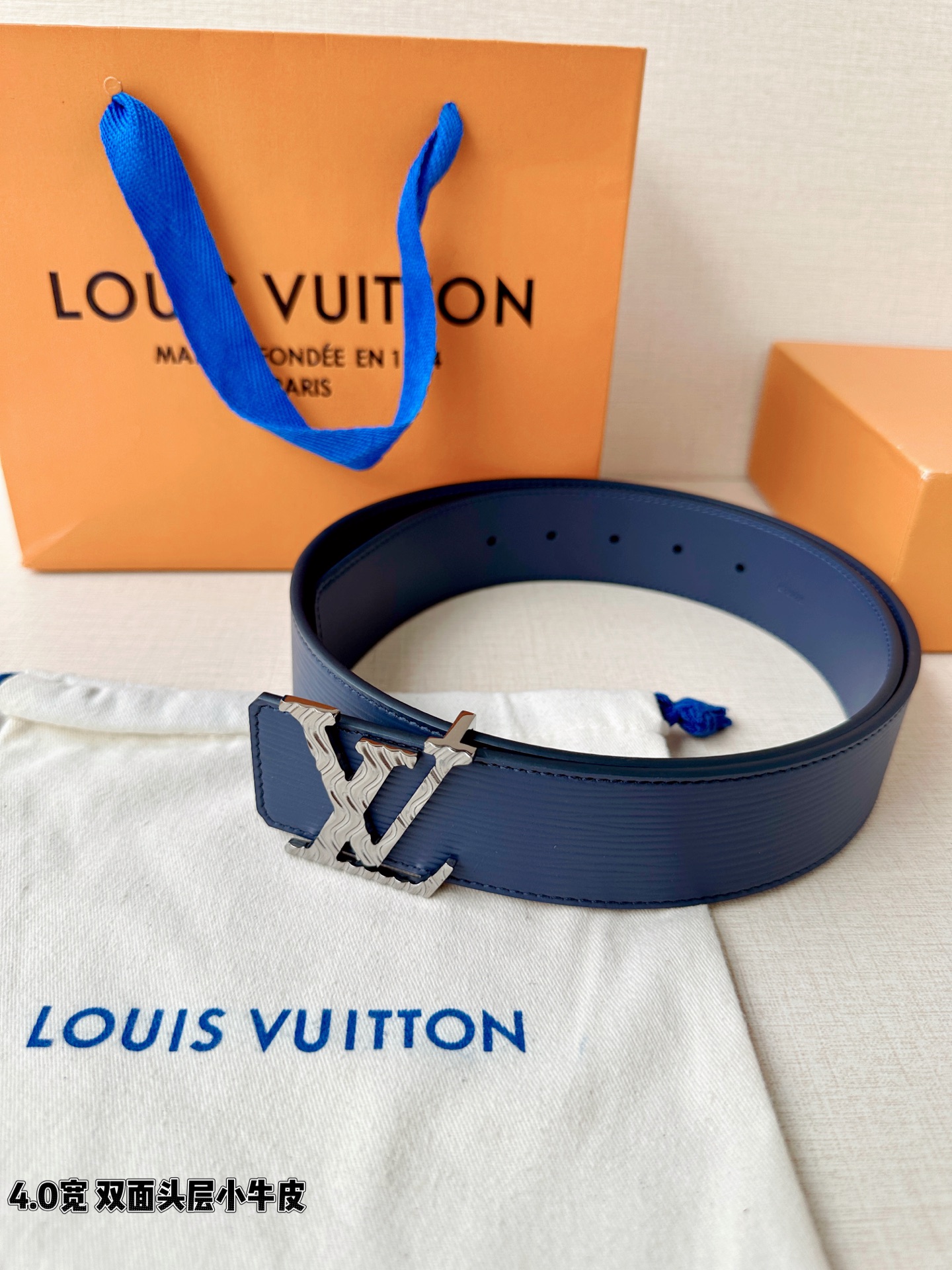 L0UIS VUITT0N （LV）男士专柜品质水波纹腰帶 寬度40毫米  配置精钢字母搭扣  扣头可随