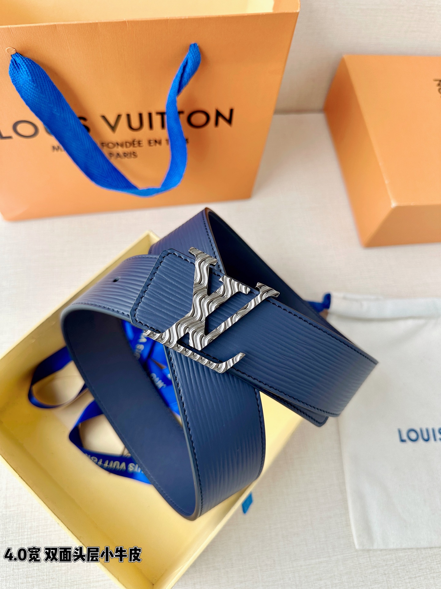 L0UIS VUITT0N （LV）男士专柜品质水波纹腰帶 寬度40毫米  配置精钢字母搭扣  扣头可随