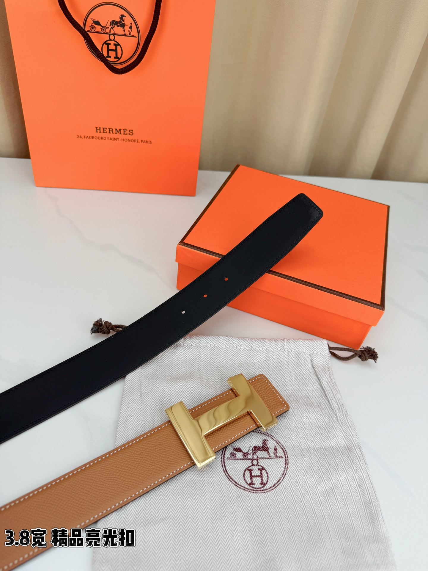Hermès男士腰带，3.8cm宽头层牛皮双面可用，标志性H扣设计，商务休闲皆宜。精选优质皮革，耐磨抗皱