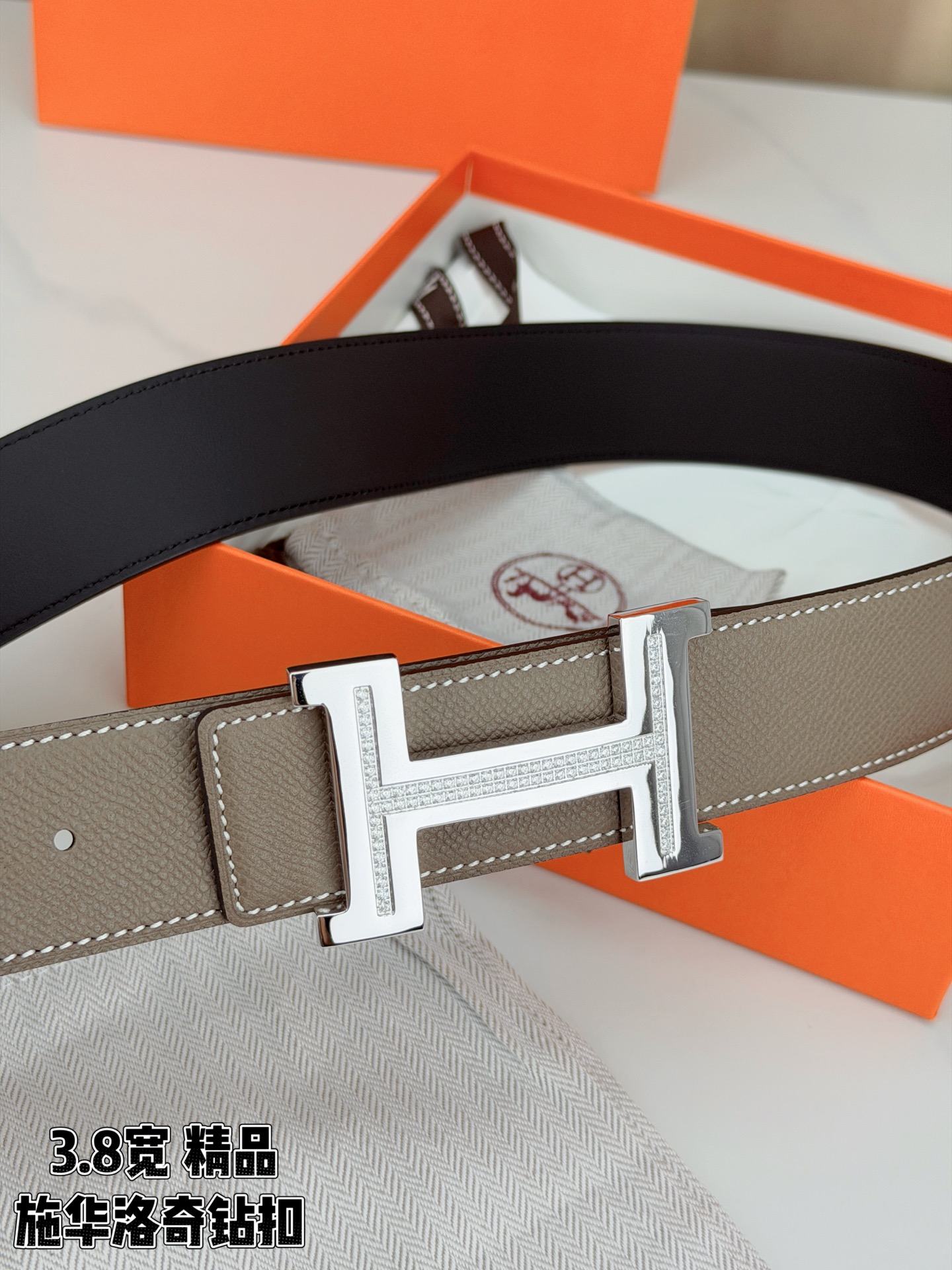 精品 HERMES 3.8cm宽腰带，精选头层牛皮，镶嵌施华洛奇水钻H扣，质感奢华。经典双面设计，百搭优