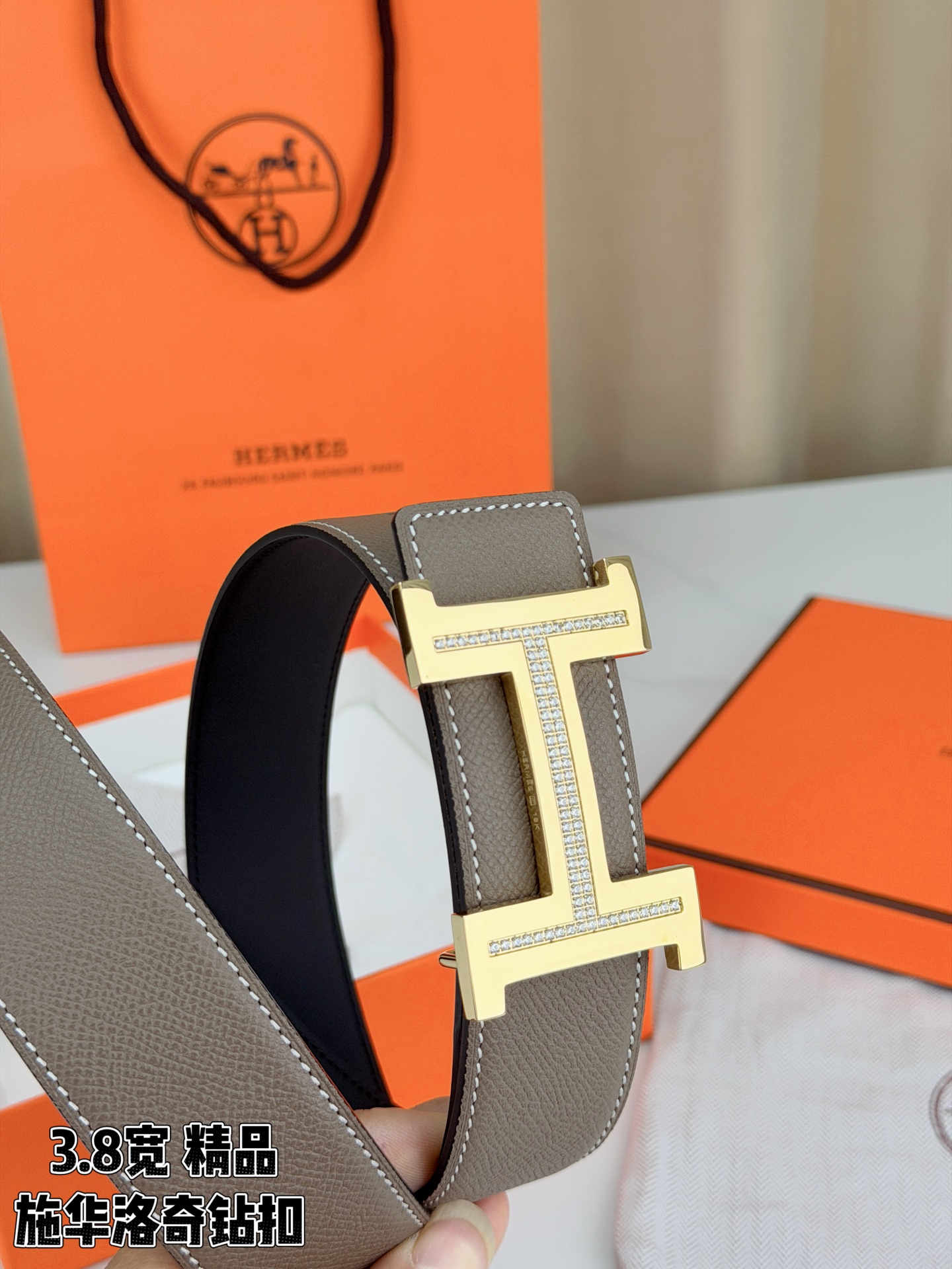 精品 HERMES 3.8cm宽腰带，精选头层牛皮，镶嵌施华洛奇水钻H扣，质感奢华。经典双面设计，百搭优