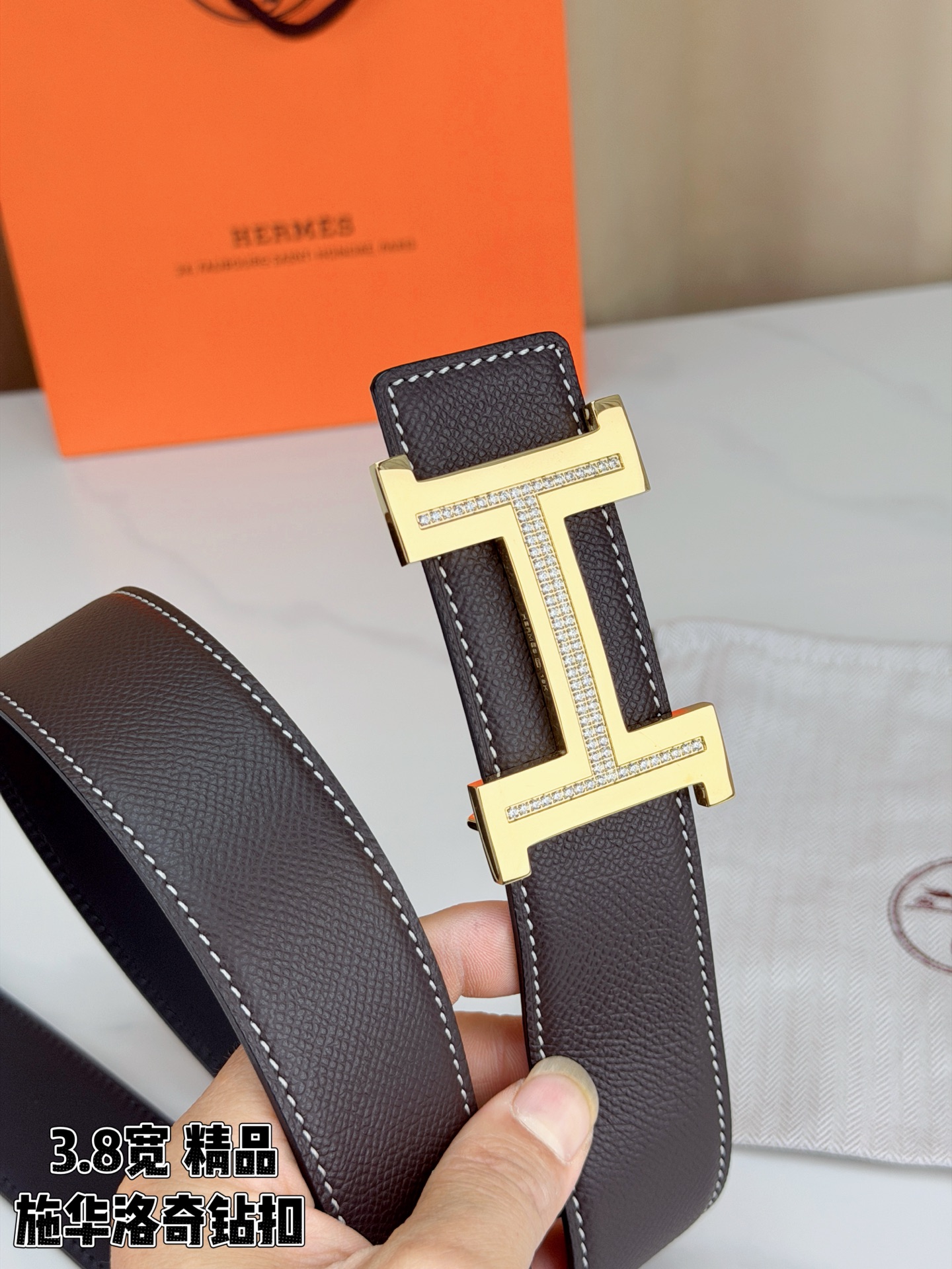 精品 HERMES 3.8cm宽腰带，精选头层牛皮，镶嵌施华洛奇水钻H扣，质感奢华。经典双面设计，百搭优