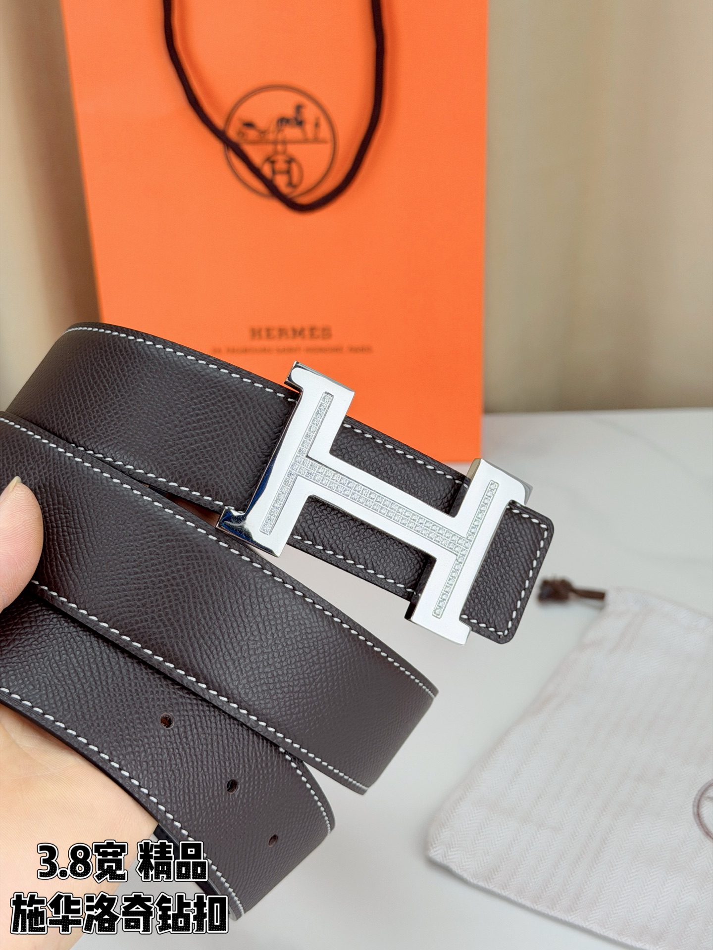 精品 HERMES 3.8cm宽腰带，精选头层牛皮，镶嵌施华洛奇水钻H扣，质感奢华。经典双面设计，百搭优