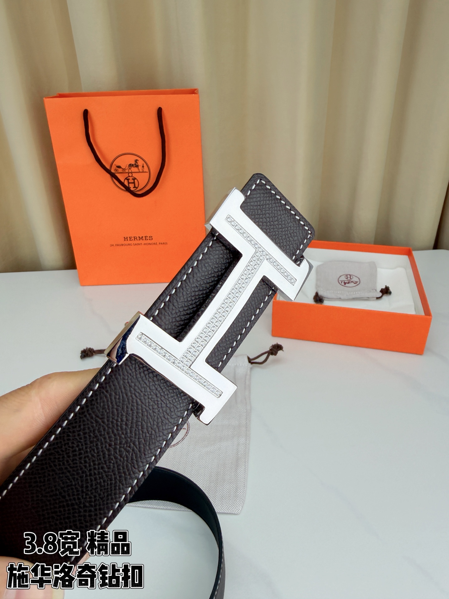 精品 HERMES 3.8cm宽腰带，精选头层牛皮，镶嵌施华洛奇水钻H扣，质感奢华。经典双面设计，百搭优