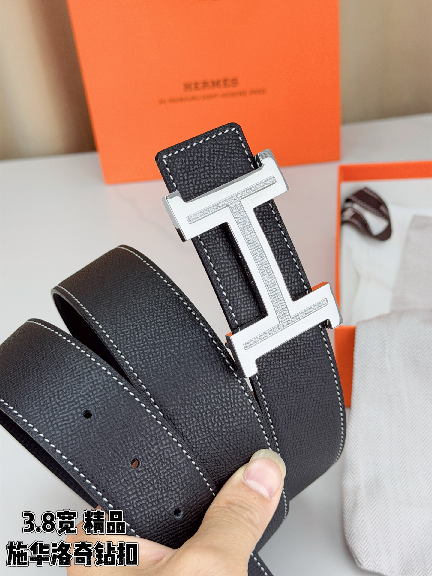 精品 HERMES 3.8cm宽腰带，精选头层牛皮，镶嵌施华洛奇水钻H扣，质感奢华。经典双面设计，百搭优