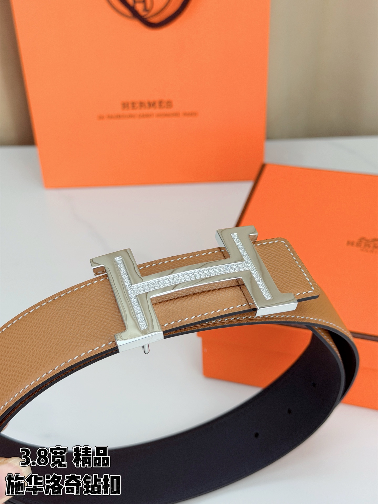 精品 HERMES 3.8cm宽腰带，精选头层牛皮，镶嵌施华洛奇水钻H扣，质感奢华。经典双面设计，百搭优