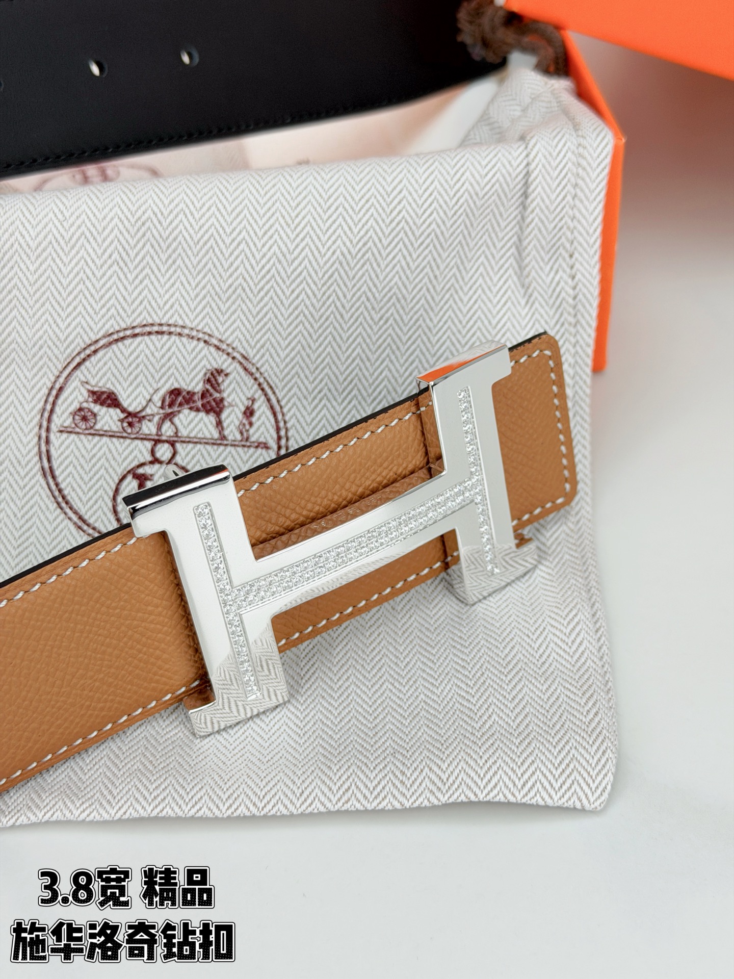 精品 HERMES 3.8cm宽腰带，精选头层牛皮，镶嵌施华洛奇水钻H扣，质感奢华。经典双面设计，百搭优