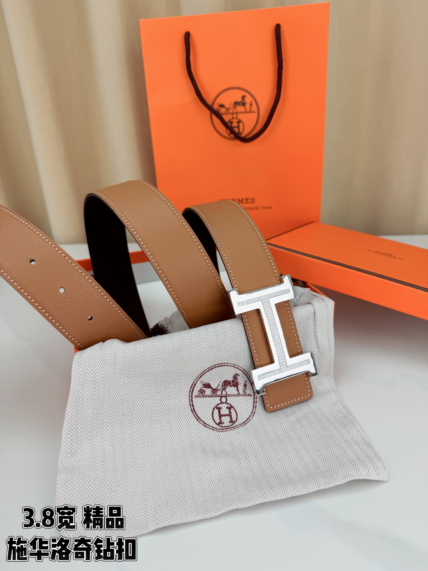 精品 HERMES 3.8cm宽腰带，精选头层牛皮，镶嵌施华洛奇水钻H扣，质感奢华。经典双面设计，百搭优