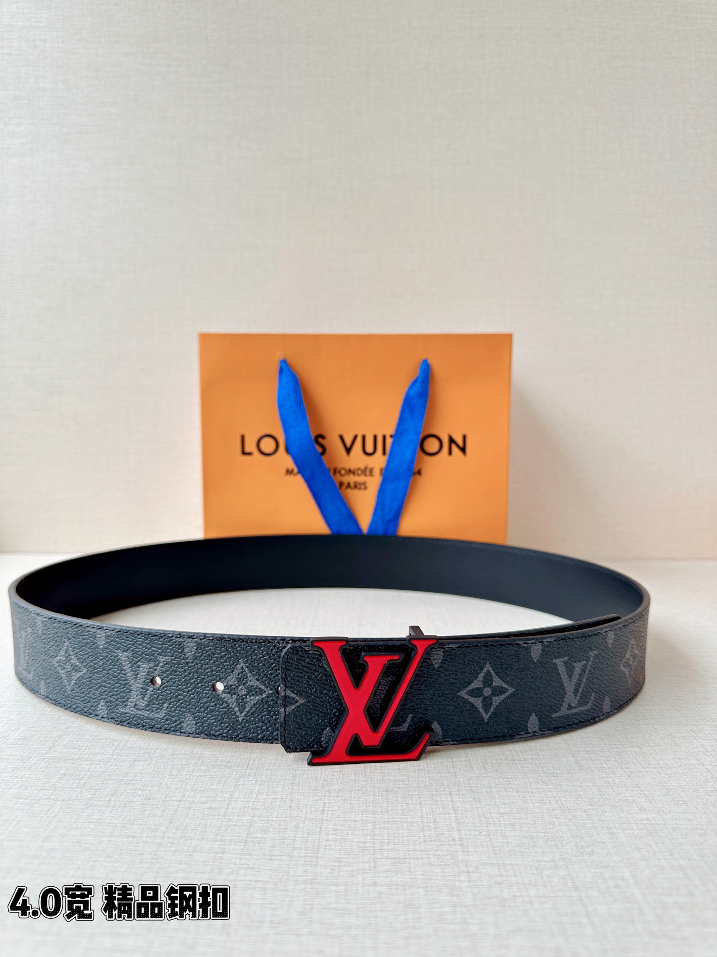 NO:882745,Original order Louis Vuitton's classic presbyopic belt, 4.0cm wide version, fine steel buckle inlaid with red enamel LV logo, double-sided design (presbyopic coated canvas/fine plain leather), casual switching between business and leisure, low-key showing extraordinary taste and noble status, belt, louis vuitton, louis vuitton19860909原单 路易威登经典老花腰带,4.0cm宽版版型,精品钢扣镶嵌红色珐琅LV标识,双面设计（老花涂层帆布/细腻平纹皮革）,商务休闲随性切换,低调彰显不凡品味与尊贵身份,皮带,louis vuitton,louis vuitton,Belt