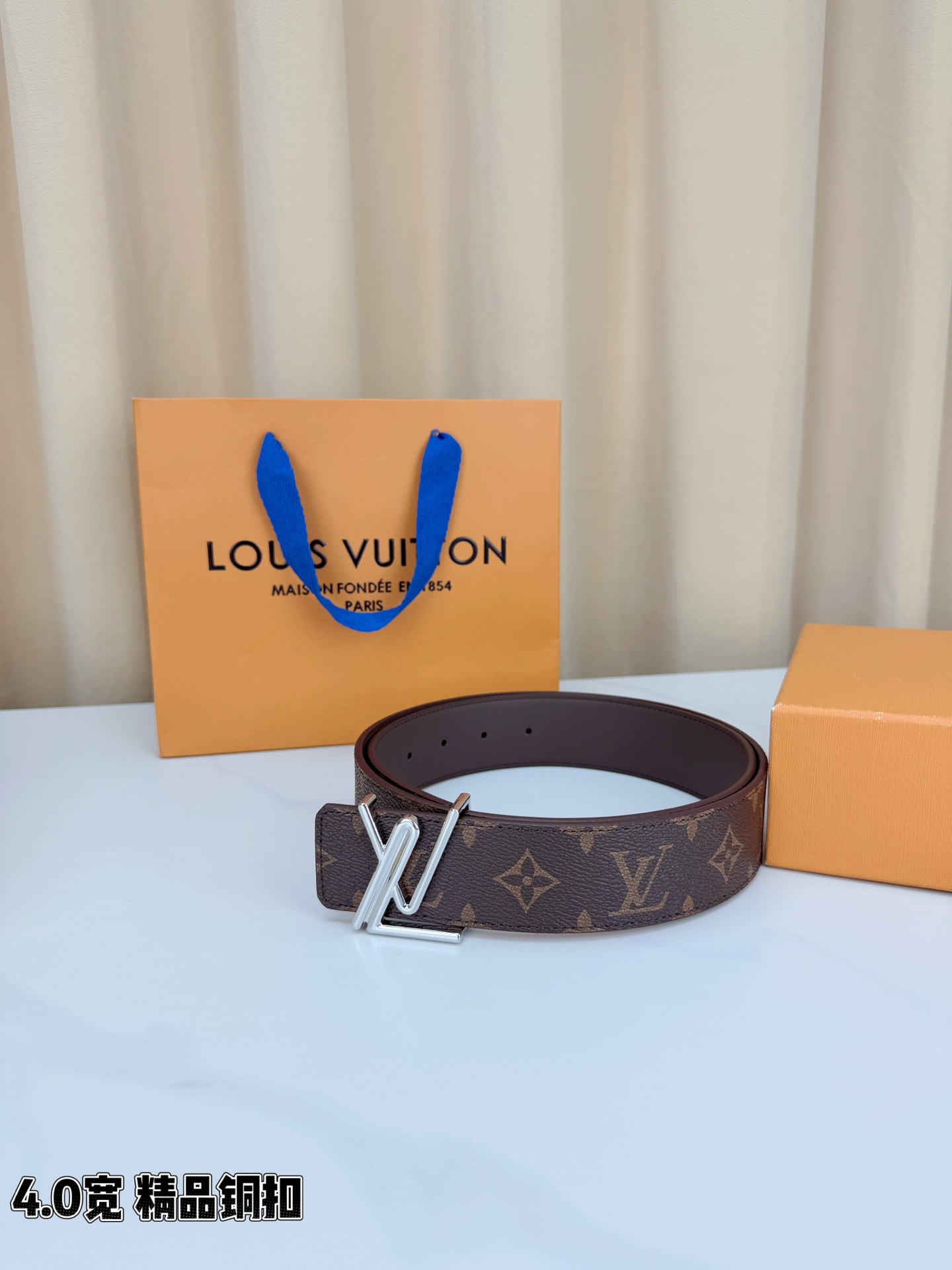 LV 4.0cm宽版咖啡老花腰带，全黑压纹老花低调高级有内涵，精品铜扣LV造型质感出众，双面可用设计一腰