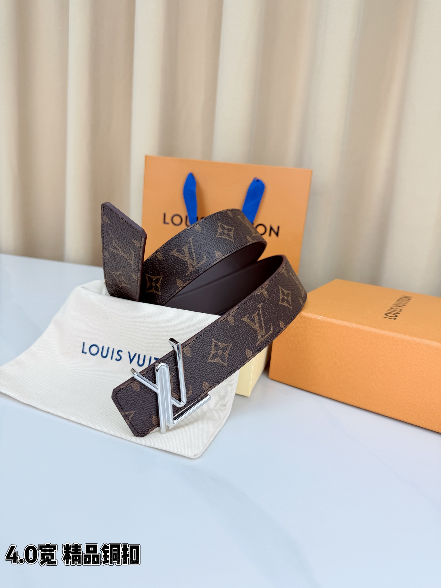 LV 4.0cm宽版咖啡老花腰带，全黑压纹老花低调高级有内涵，精品铜扣LV造型质感出众，双面可用设计一腰