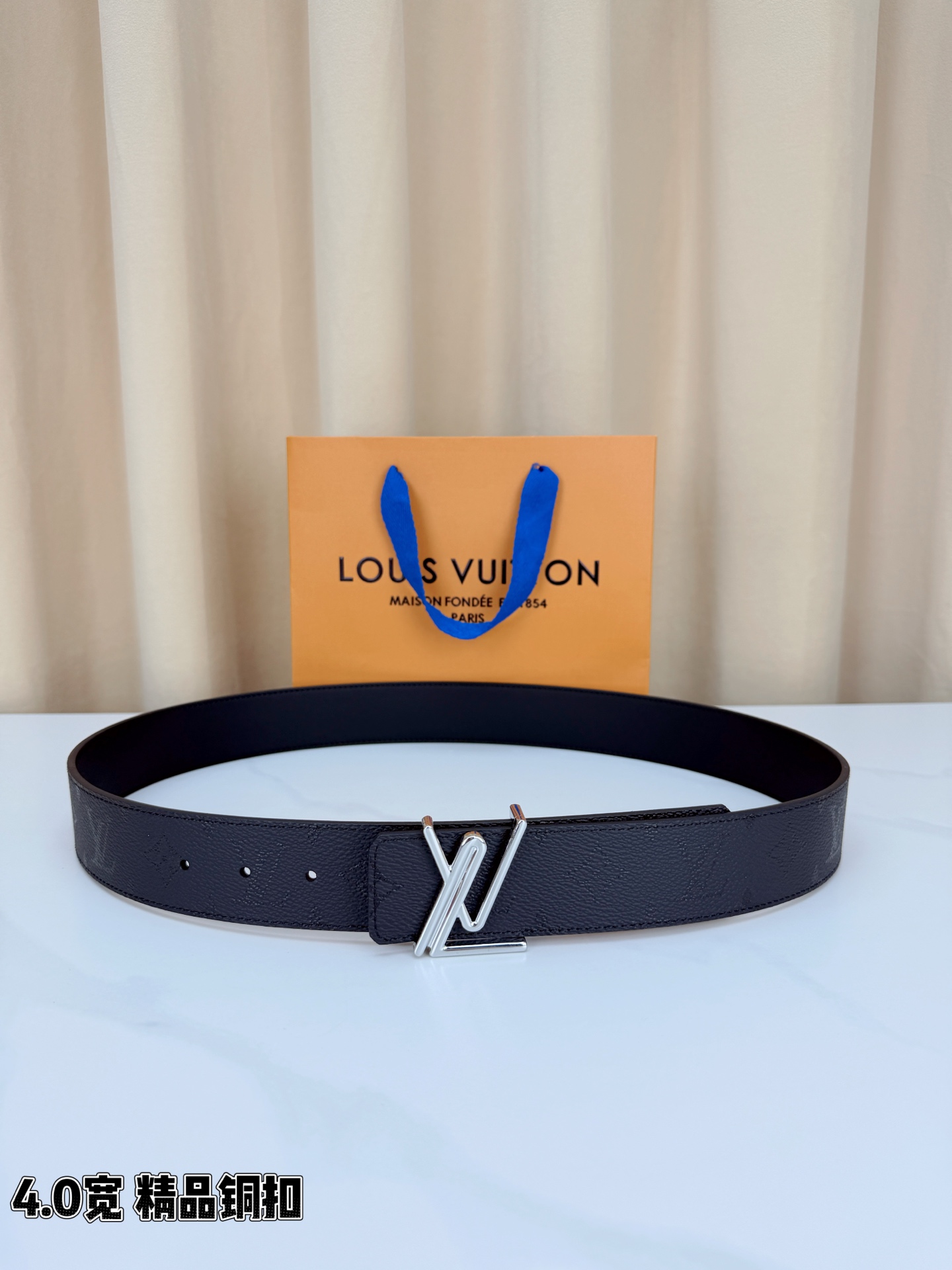 LV 4.0cm宽版黑花腰带，全黑压纹老花低调高级有内涵，精品铜扣LV造型质感出众，双面可用设计一腰两穿