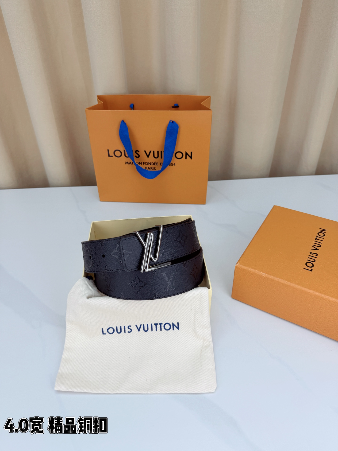 LV 4.0cm宽版黑花腰带，全黑压纹老花低调高级有内涵，精品铜扣LV造型质感出众，双面可用设计一腰两穿