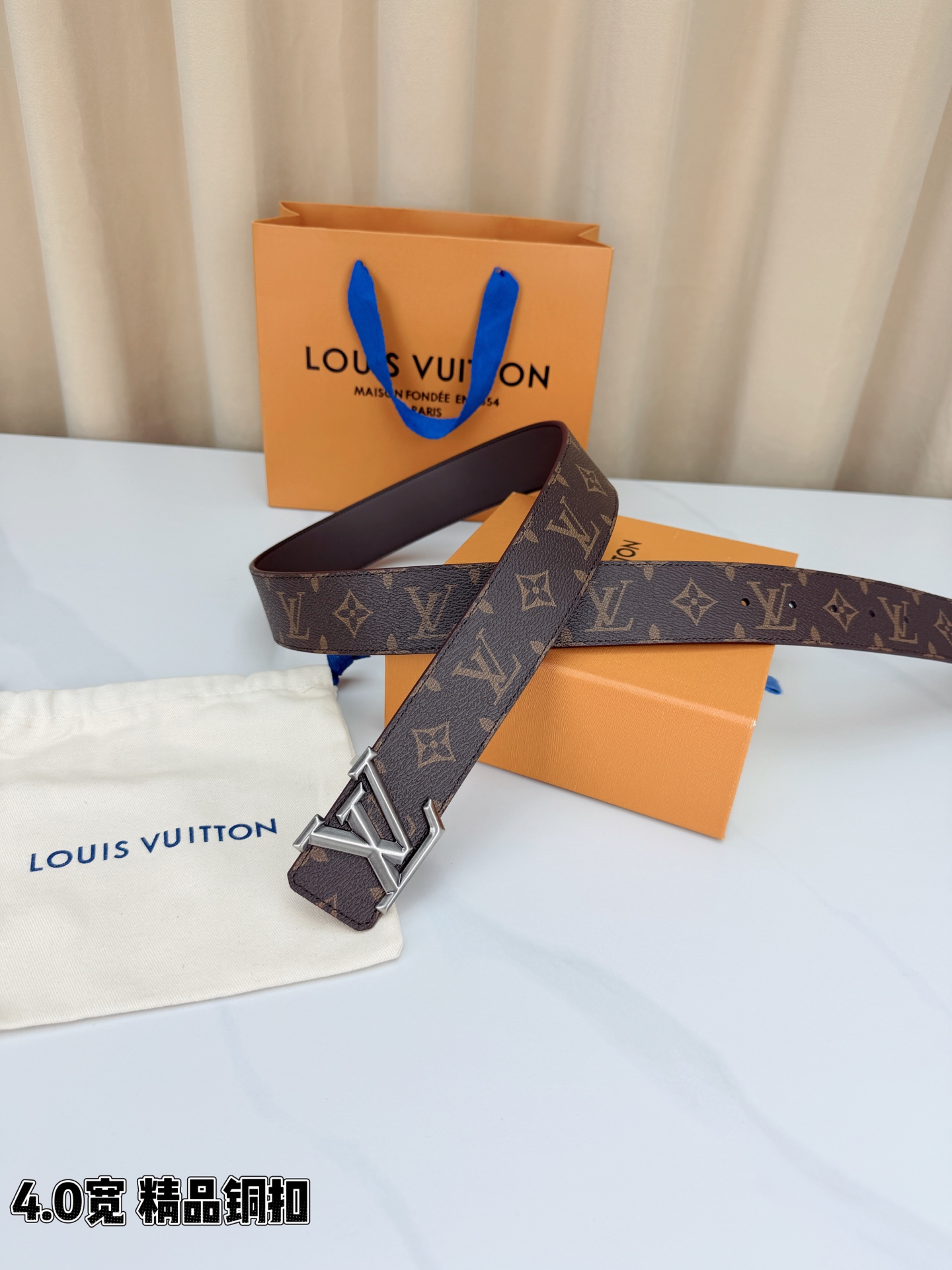LV 4.0cm经典老花宽版腰带，深棕Monogram涂层帆布复古耐看，精品铜扣LV造型质感高级，双面可