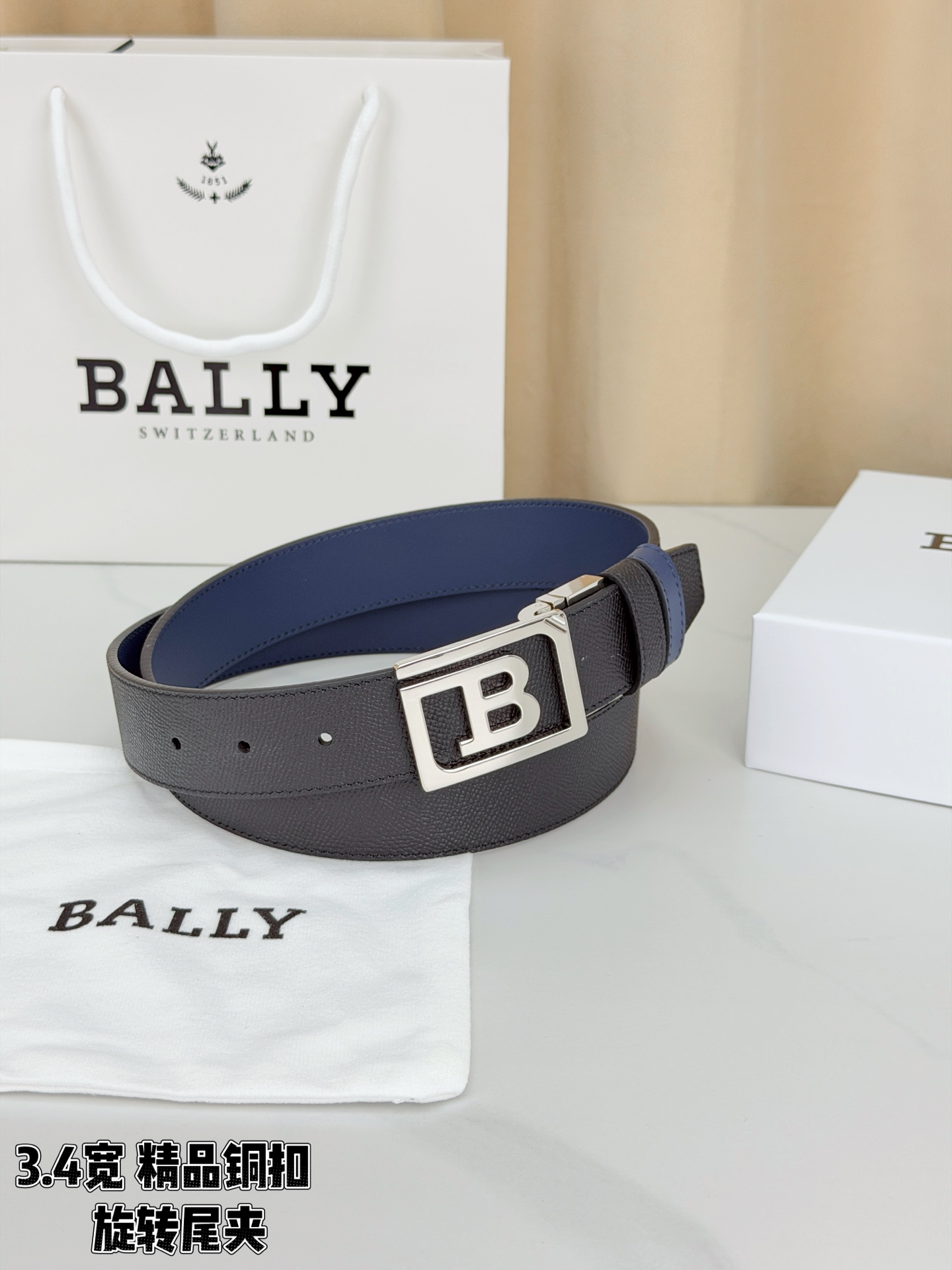 BALLY巴利 3.4cm蓝色平纹底皮 面手掌纹牛皮低调有格调，经典B字铜扣精致耐看，旋转尾夹贴心实用，