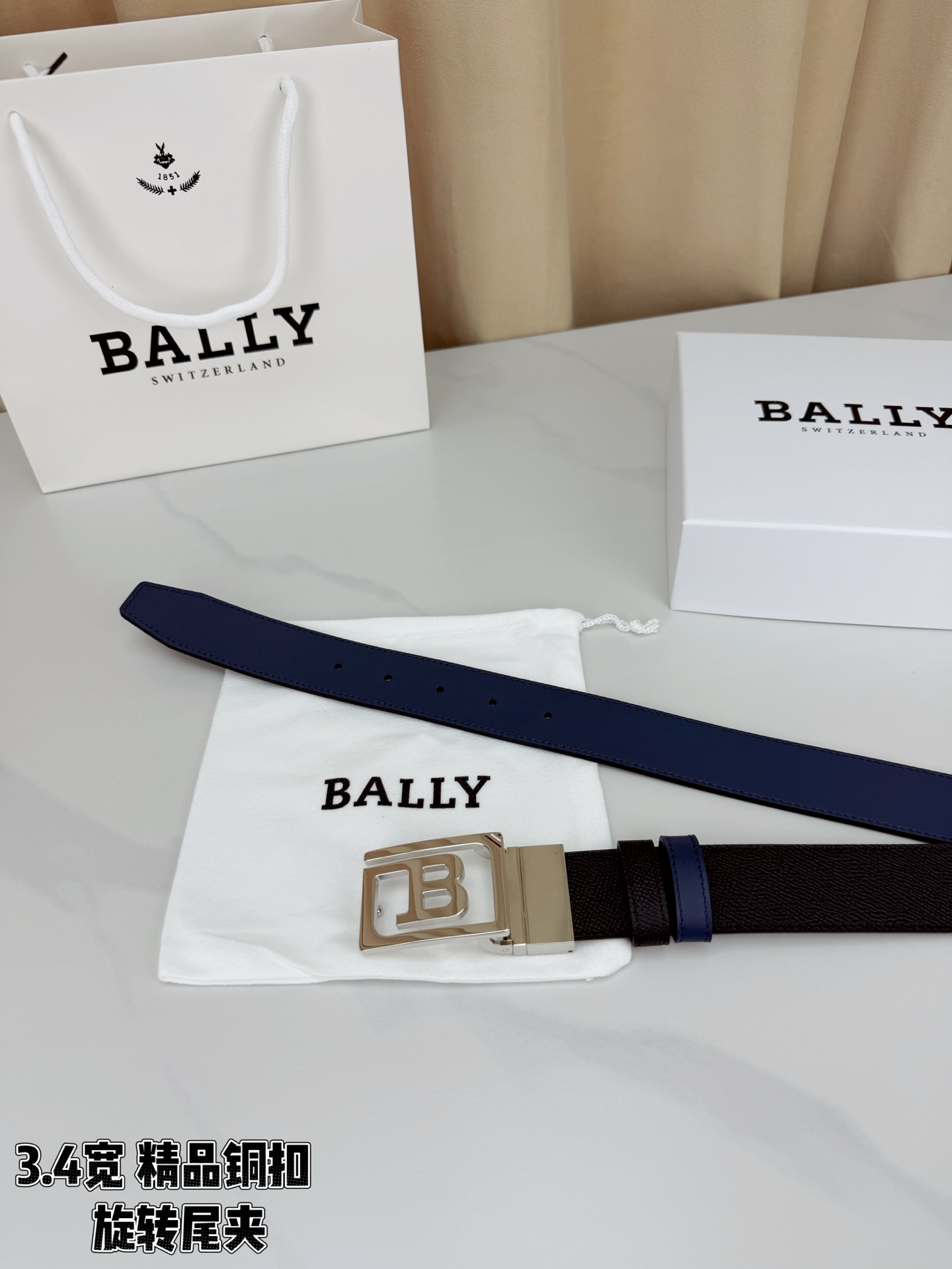 BALLY巴利 3.4cm蓝色平纹底皮 面手掌纹牛皮低调有格调，经典B字铜扣精致耐看，旋转尾夹贴心实用，
