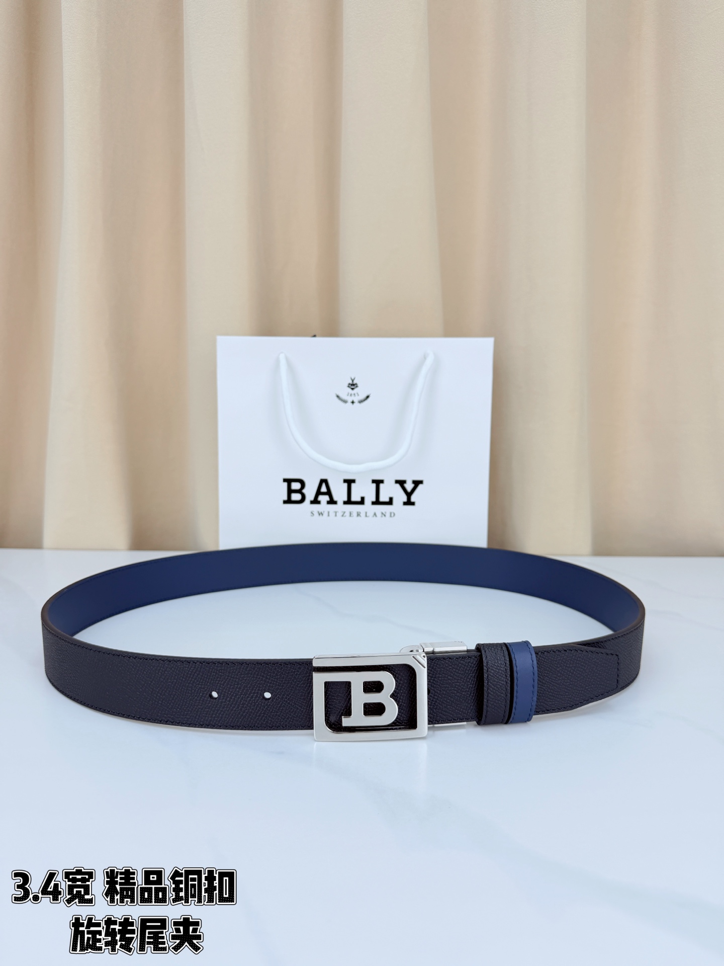 BALLY巴利 3.4cm蓝色平纹底皮 面手掌纹牛皮低调有格调，经典B字铜扣精致耐看，旋转尾夹贴心实用，