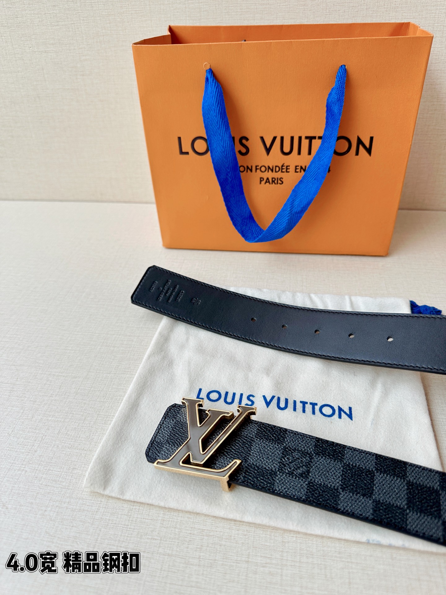 LV 4.0cm黑灰棋盘格腰带，Damier石墨灰格纹低调沉稳有质感，精品钢扣精致高级，4.0cm宽版气