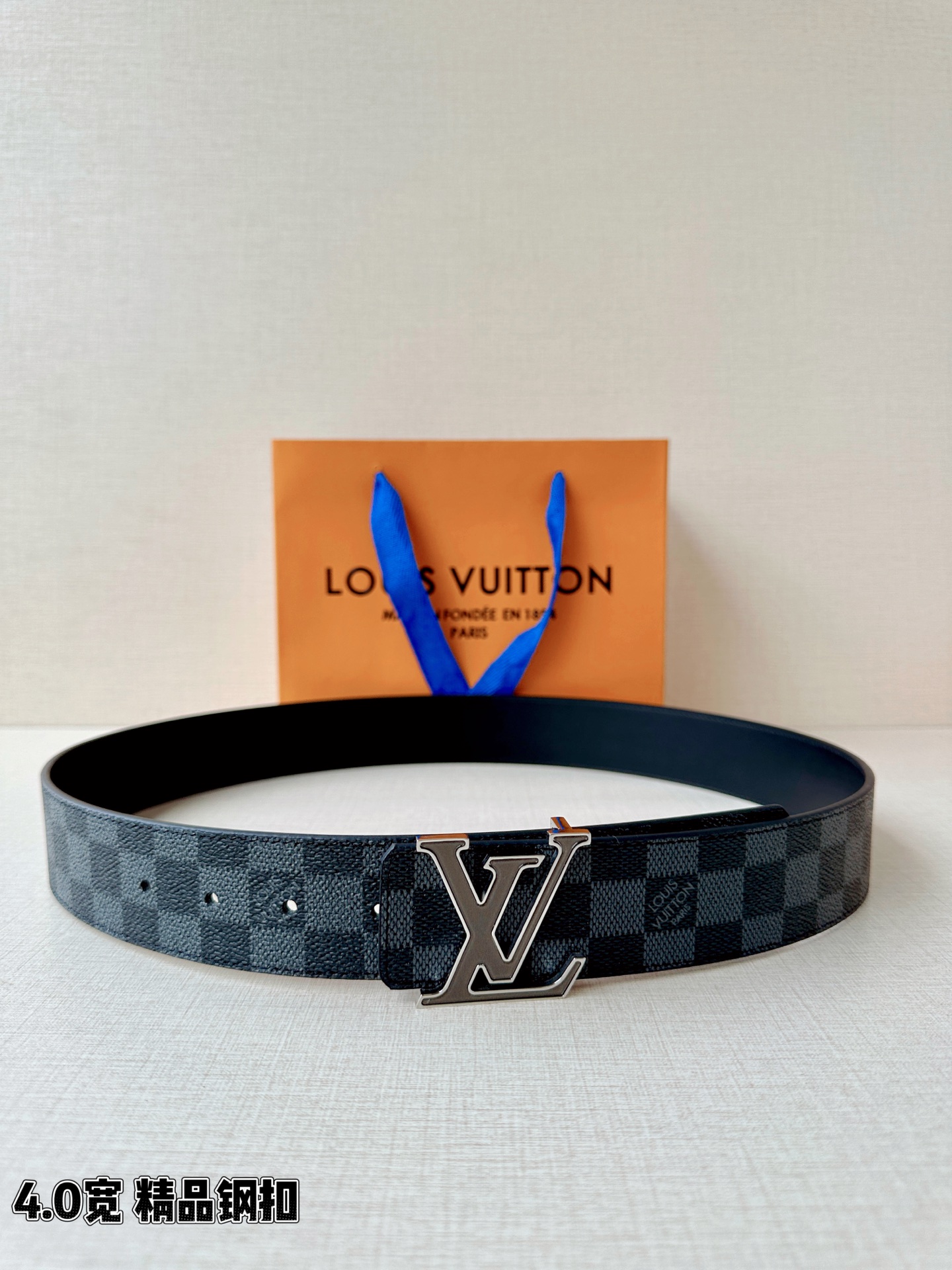 LV 4.0cm黑灰棋盘格腰带，Damier石墨灰格纹低调沉稳有质感，精品钢扣精致高级，4.0cm宽版气