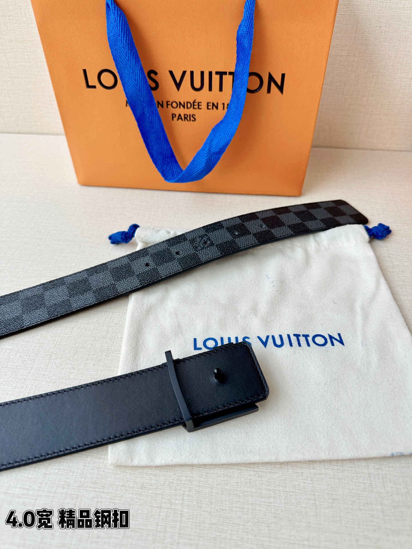 LV 4.0cm黑灰棋盘格腰带，Damier石墨灰格纹低调沉稳有质感，精品钢扣精致高级，4.0cm宽版气