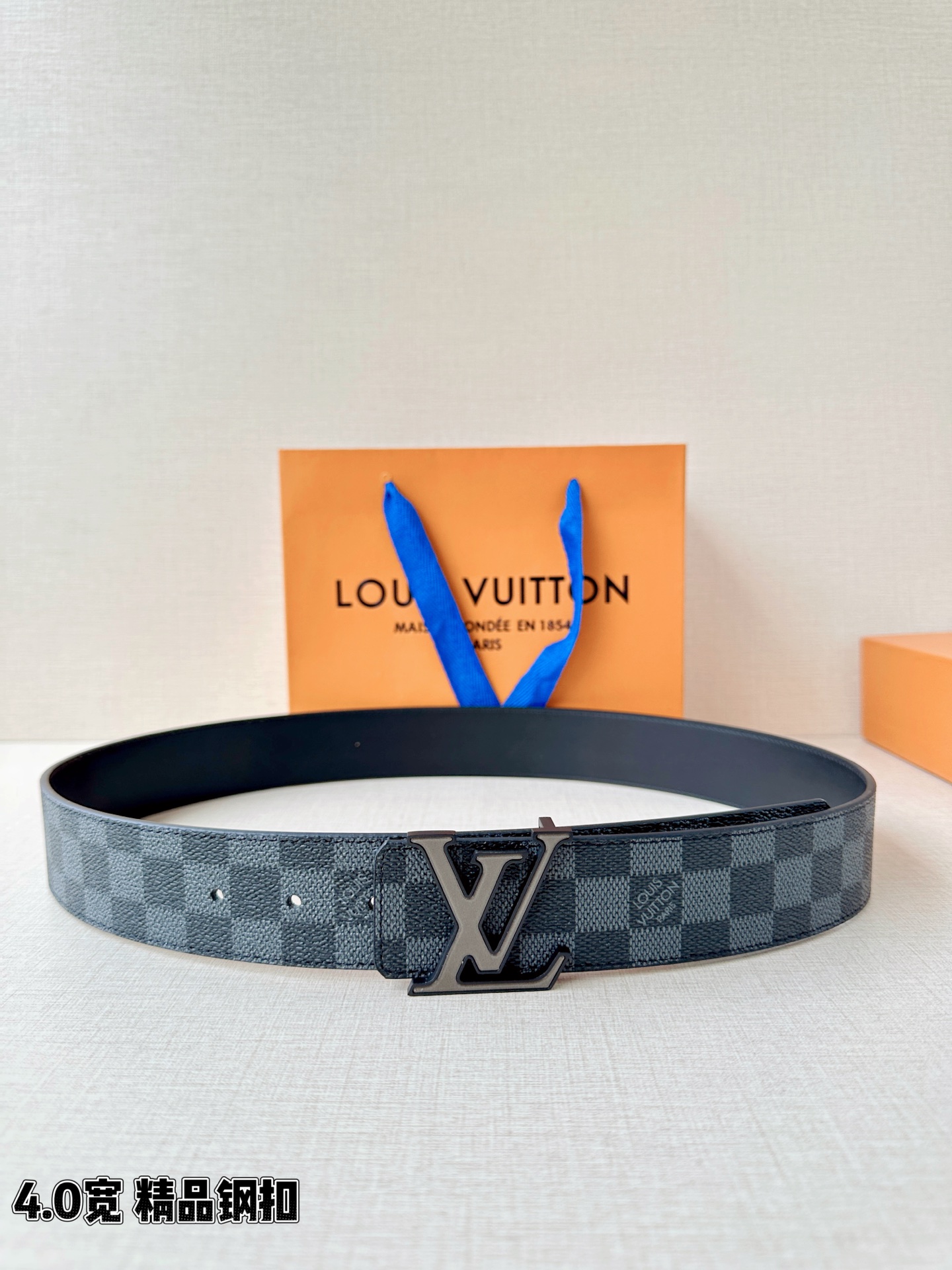 LV 4.0cm黑灰棋盘格腰带，Damier石墨灰格纹低调沉稳有质感，精品钢扣精致高级，4.0cm宽版气