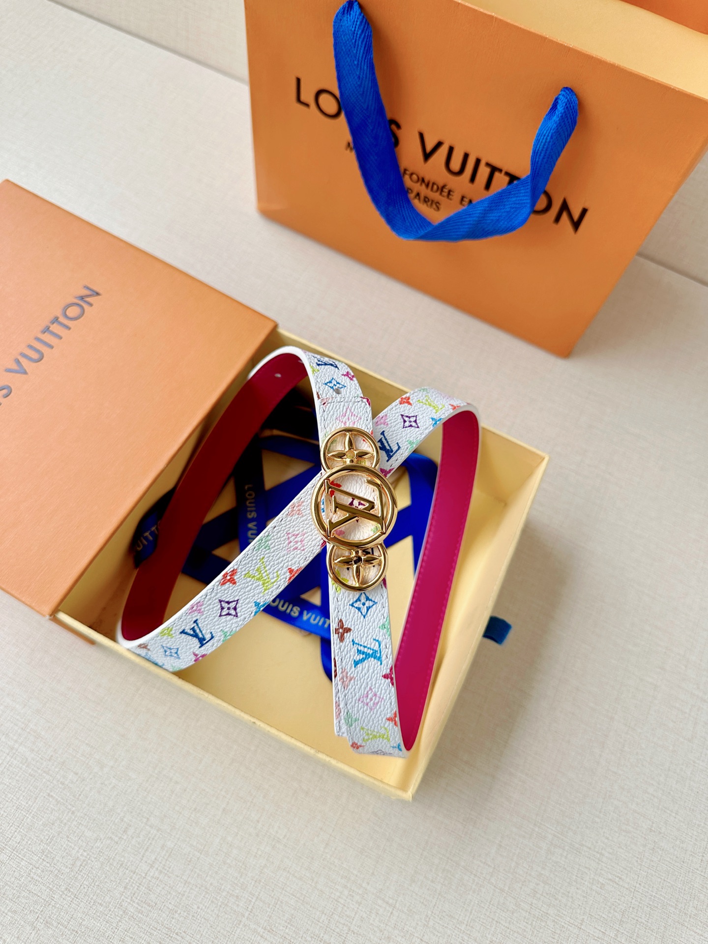 LV 2.0cm白彩老花细腰带，白底彩色Monogram清新亮眼，三圆拼接铜扣精致特别，2.0cm细版显
