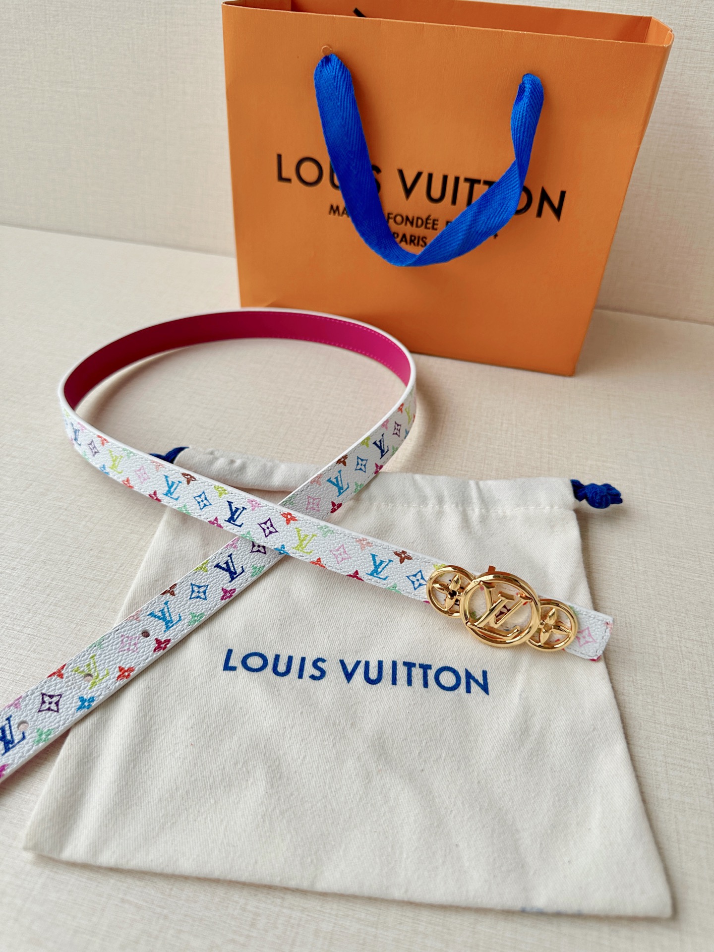 LV 2.0cm白彩老花细腰带，白底彩色Monogram清新亮眼，三圆拼接铜扣精致特别，2.0cm细版显