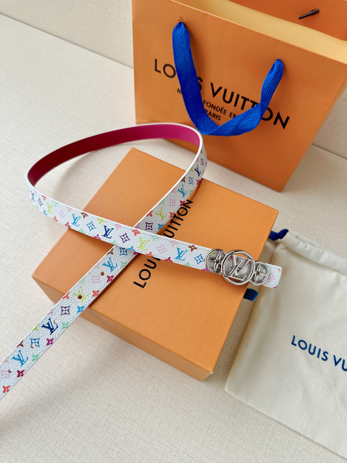 LV 2.0cm白彩老花细腰带，白底彩色Monogram清新亮眼，三圆拼接铜扣精致特别，2.0cm细版显