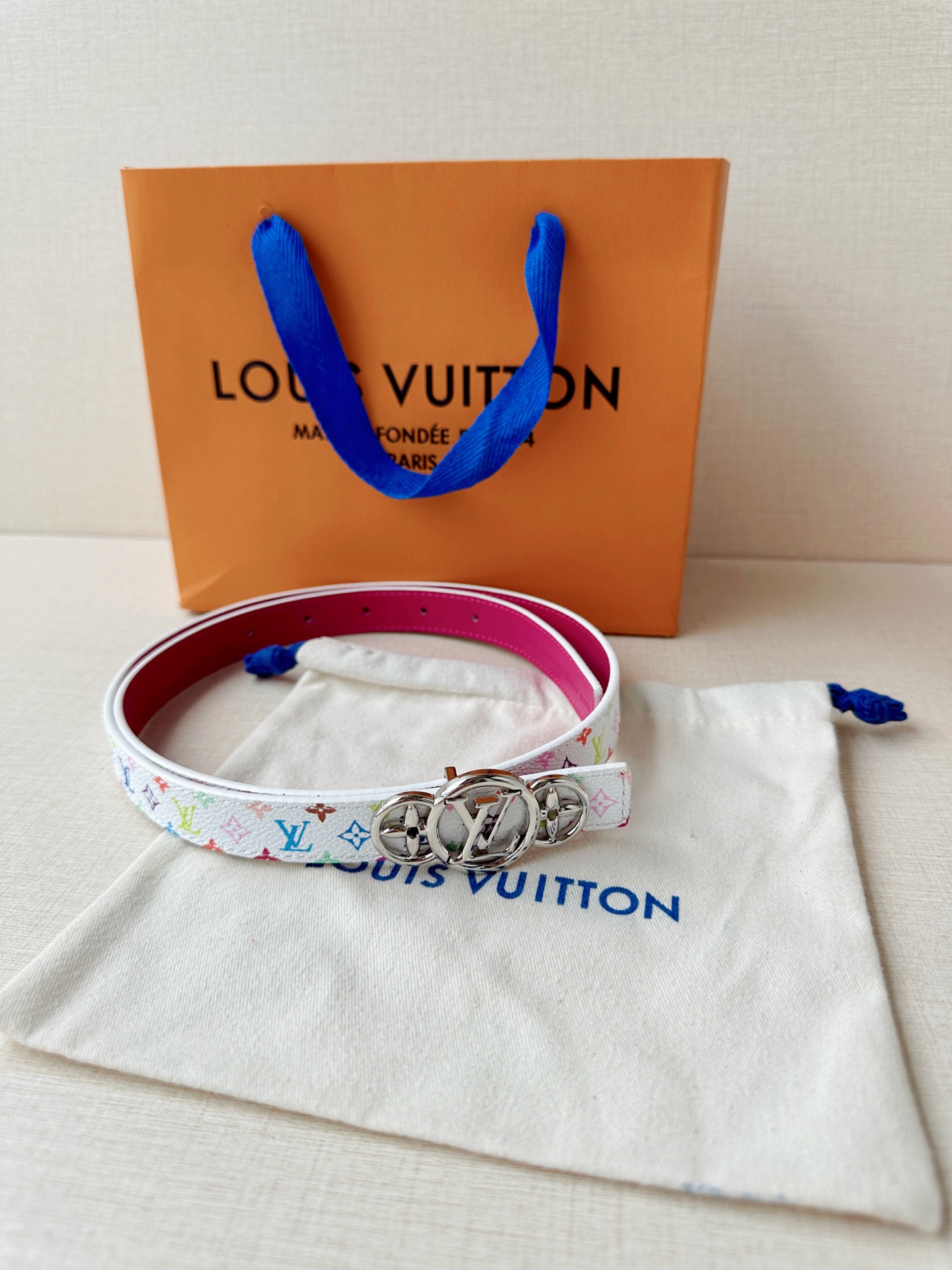 LV 2.0cm白彩老花细腰带，白底彩色Monogram清新亮眼，三圆拼接铜扣精致特别，2.0cm细版显