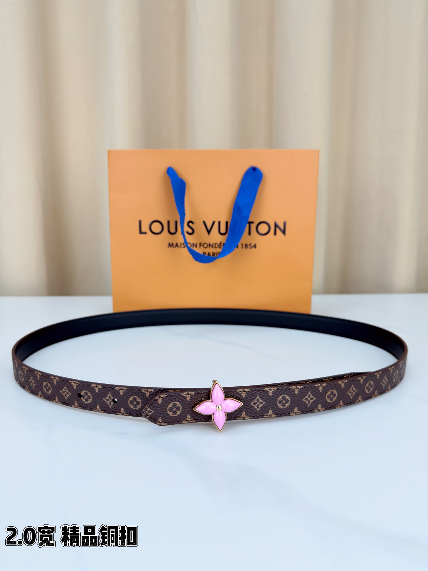 LV 2.0cm经典老花细腰带，深棕Monogram复古耐看，粉色珐琅四叶花铜扣精致温柔，2.0cm细版