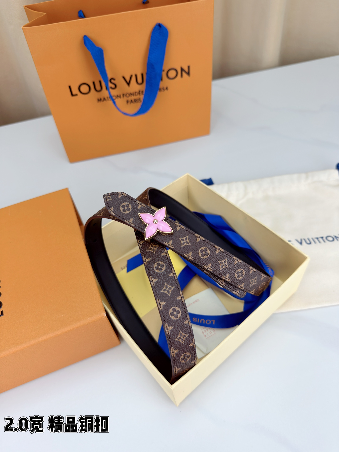 LV 2.0cm经典老花细腰带，深棕Monogram复古耐看，粉色珐琅四叶花铜扣精致温柔，2.0cm细版