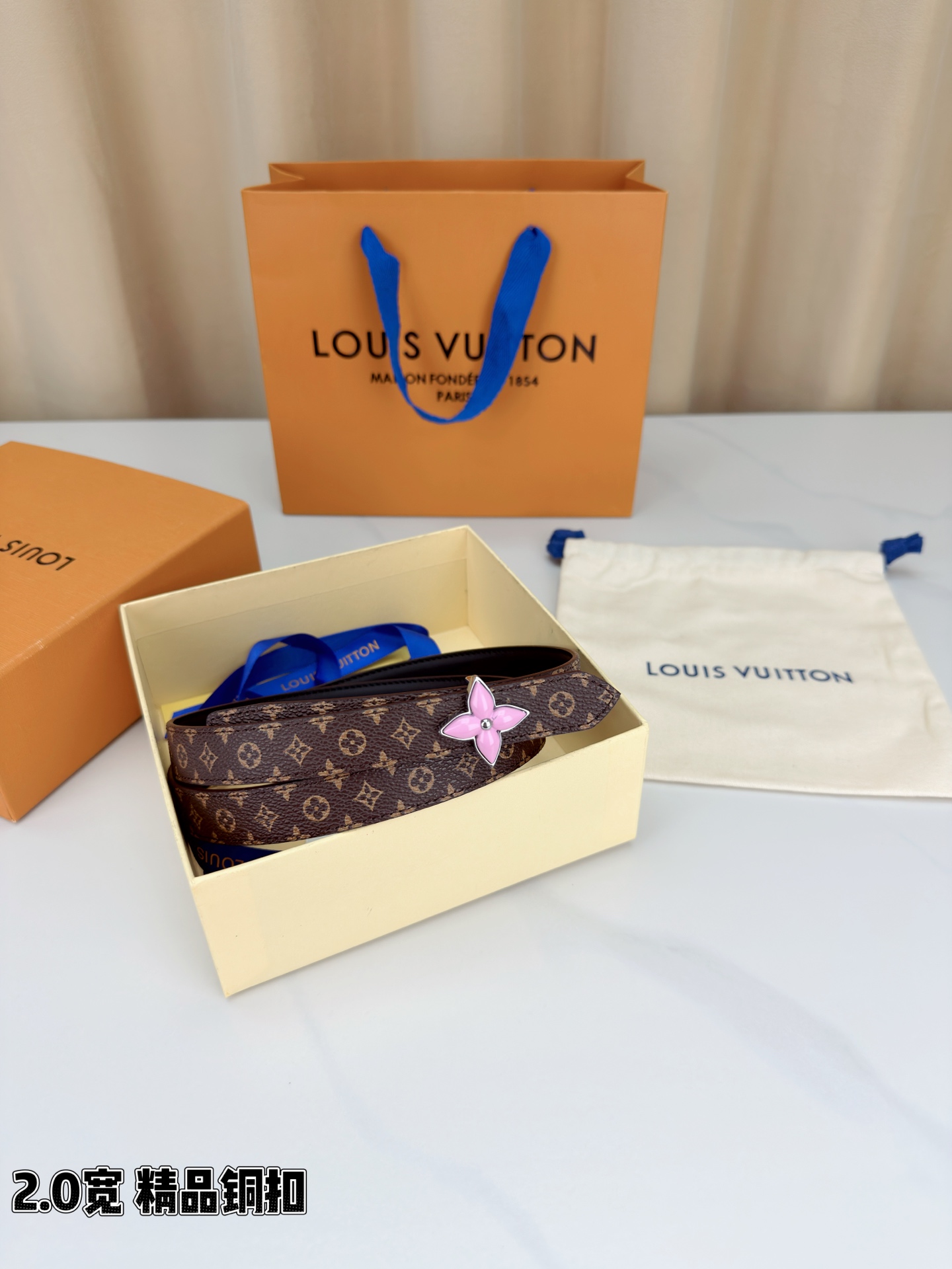 LV 2.0cm经典老花细腰带，深棕Monogram复古耐看，粉色珐琅四叶花铜扣精致温柔，2.0cm细版