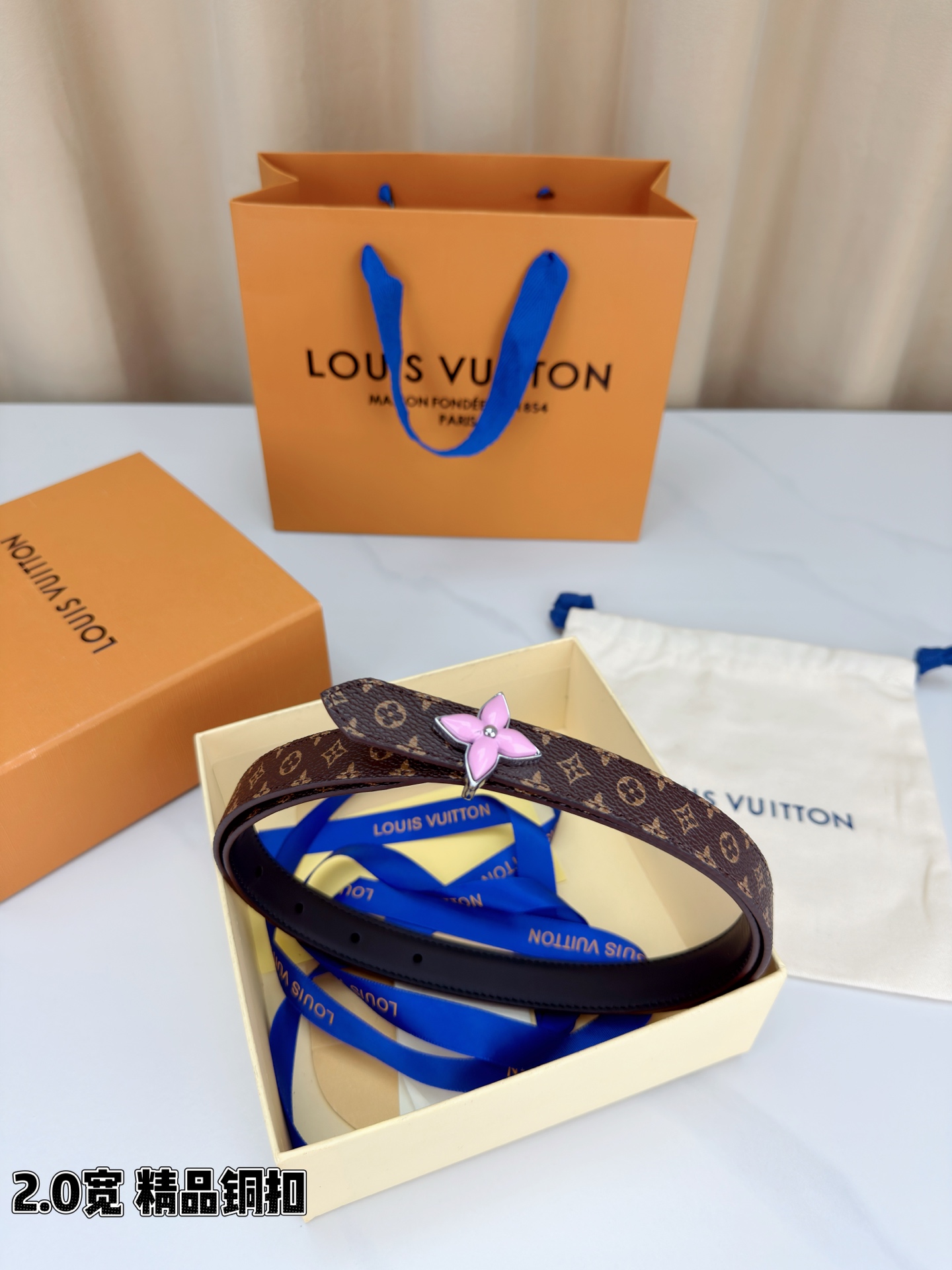 LV 2.0cm经典老花细腰带，深棕Monogram复古耐看，粉色珐琅四叶花铜扣精致温柔，2.0cm细版