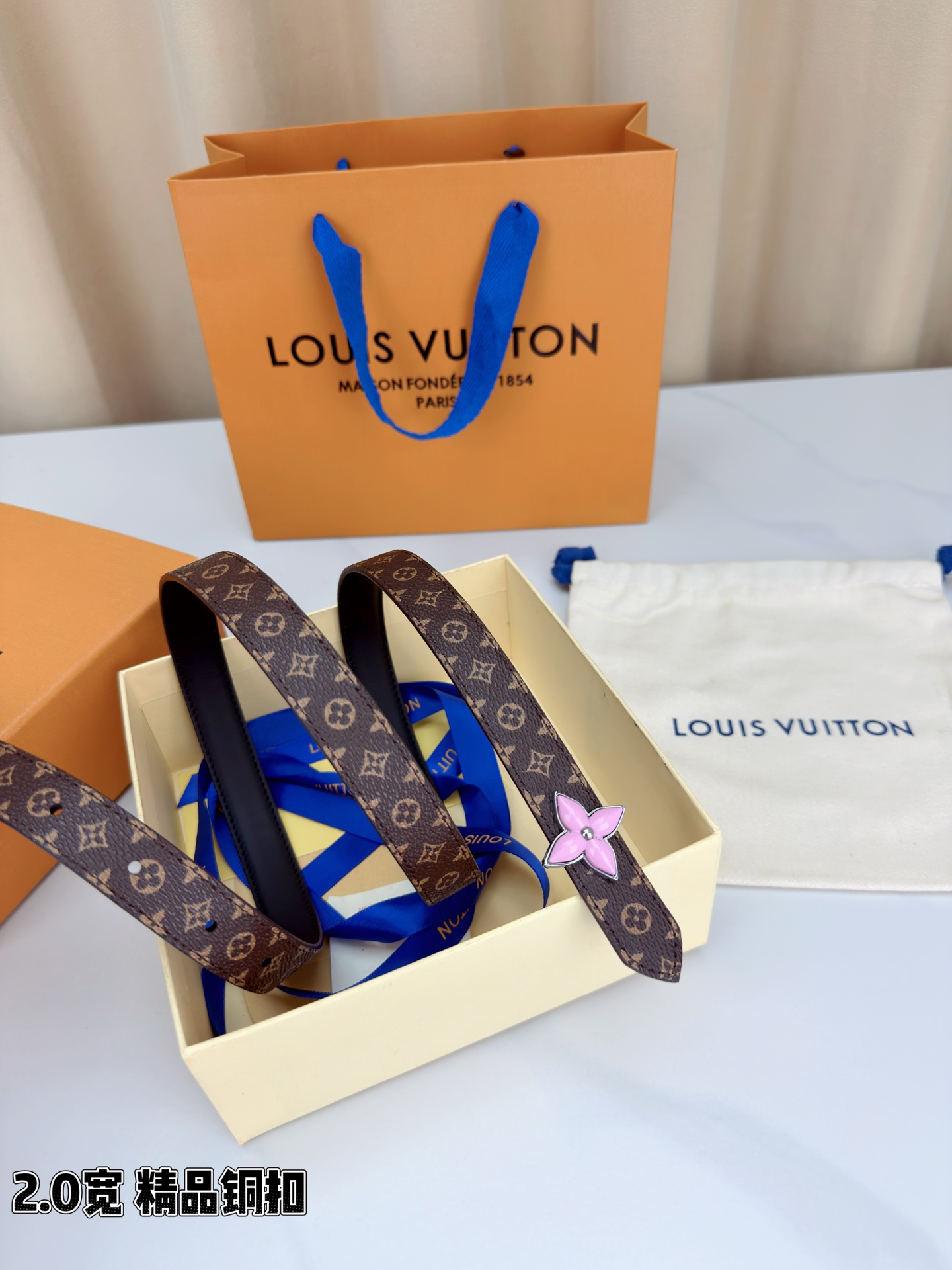LV 2.0cm经典老花细腰带，深棕Monogram复古耐看，粉色珐琅四叶花铜扣精致温柔，2.0cm细版