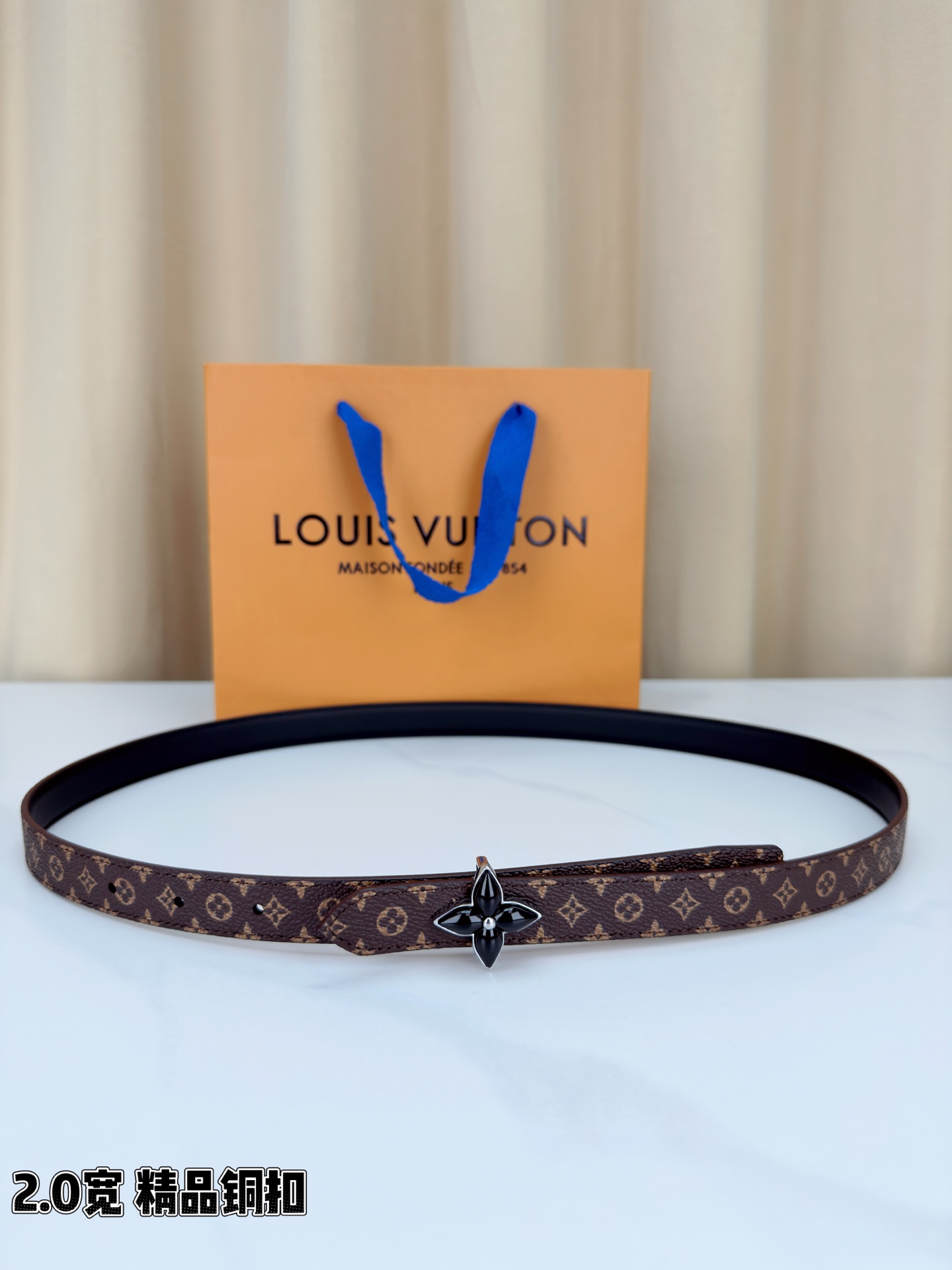 LV 2.0cm经典老花细腰带，深棕Monogram复古百搭，黑色珐琅四叶花铜扣酷飒精致，2.0cm细版