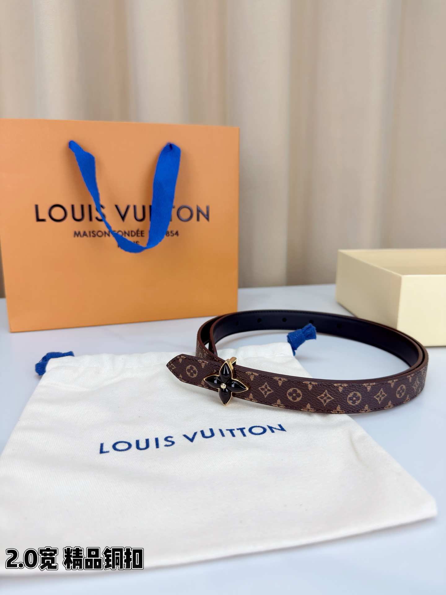 LV 2.0cm经典老花细腰带，深棕Monogram复古百搭，黑色珐琅四叶花铜扣酷飒精致，2.0cm细版