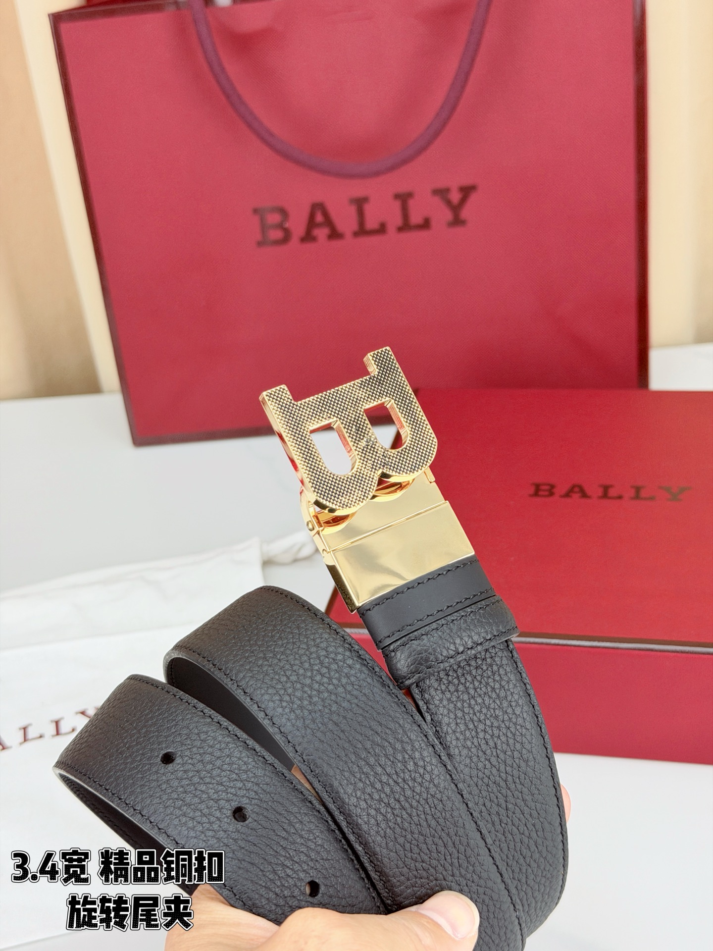 BALLY巴利 3.4cm黑色荔枝纹皮带，头层牛皮质感细腻，B字精品铜扣精致有品，旋转尾夹设计实用，3.