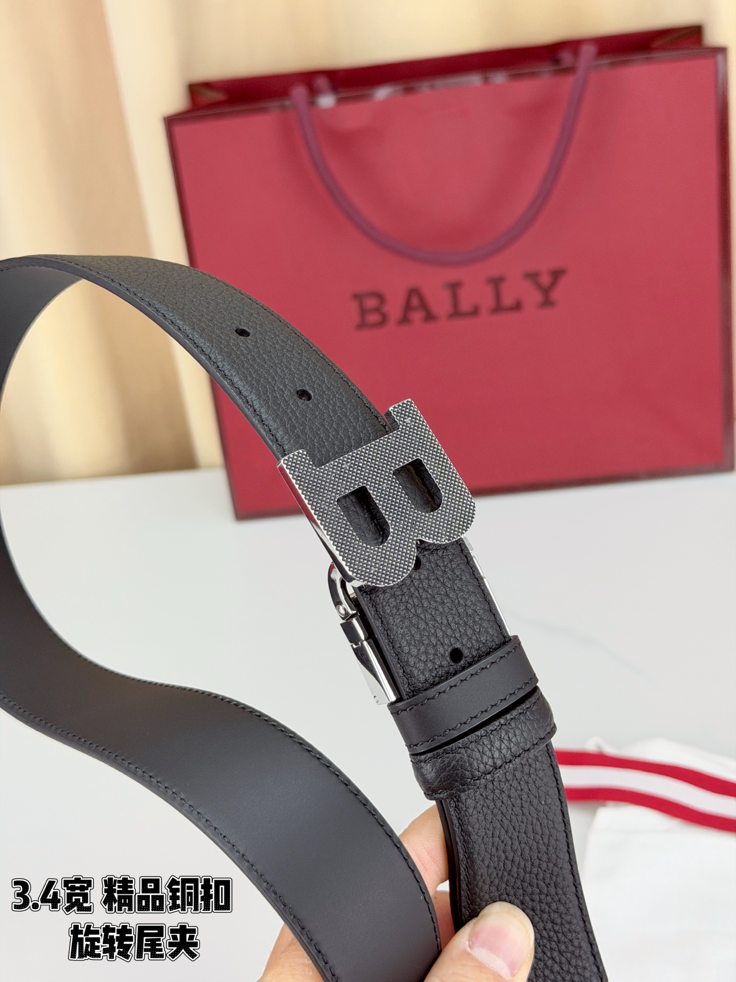 BALLY巴利 3.4cm黑色荔枝纹皮带，头层牛皮质感细腻，B字精品铜扣精致有品，旋转尾夹设计实用，3.
